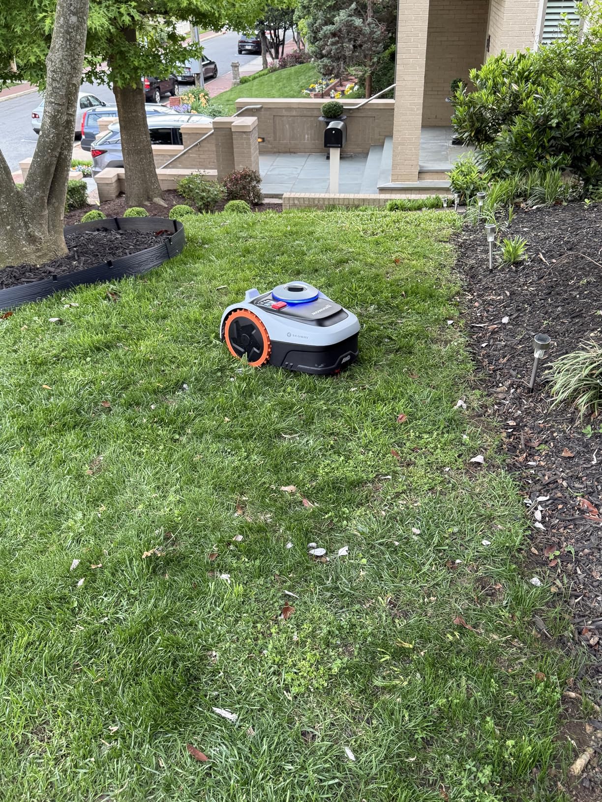 Segway Navimow i206 AWD Robot Lawn Mower (New i105N), Wire-Free Robotic Mower, All-Wheel Drive for 45% Slopes, Auto Mapping, NRTK + Vision, 2-3.6 in Cutting Height, Covers 0.15 Acre customer photo 2