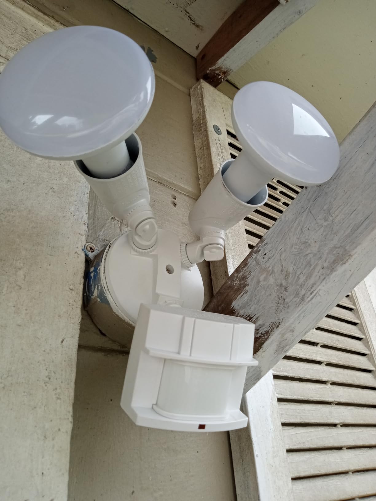 Globe Electric 17000269 110-Degree 240 W Twin Head White Hardwired Motion Sensor Security Flood Light, Spotlight, Outdoor, Outside House Lights customer photo 2