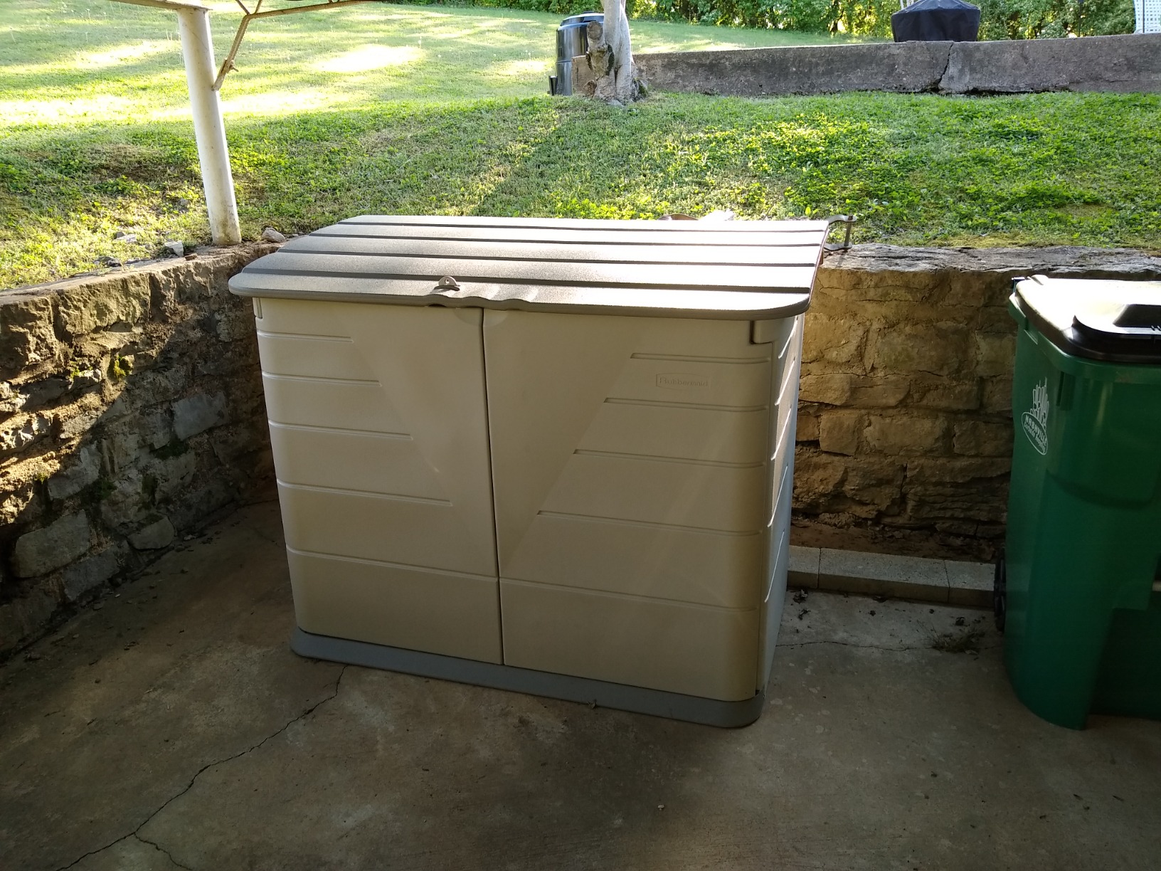 Rubbermaid Large Horizontal Resin Outdoor Storage Shed With Floor (5 x 4 Ft) Weather Resistant, Beige/Brown customer photo 1