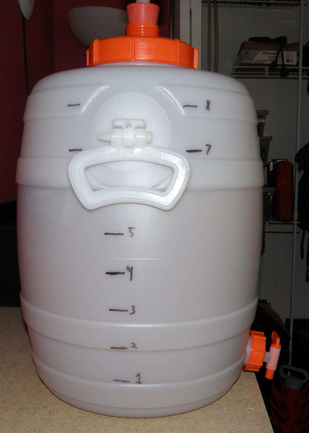 Speidel Plastic Fermenter-30L (7.9 gal), 30L, White,912896-31117 customer photo 1