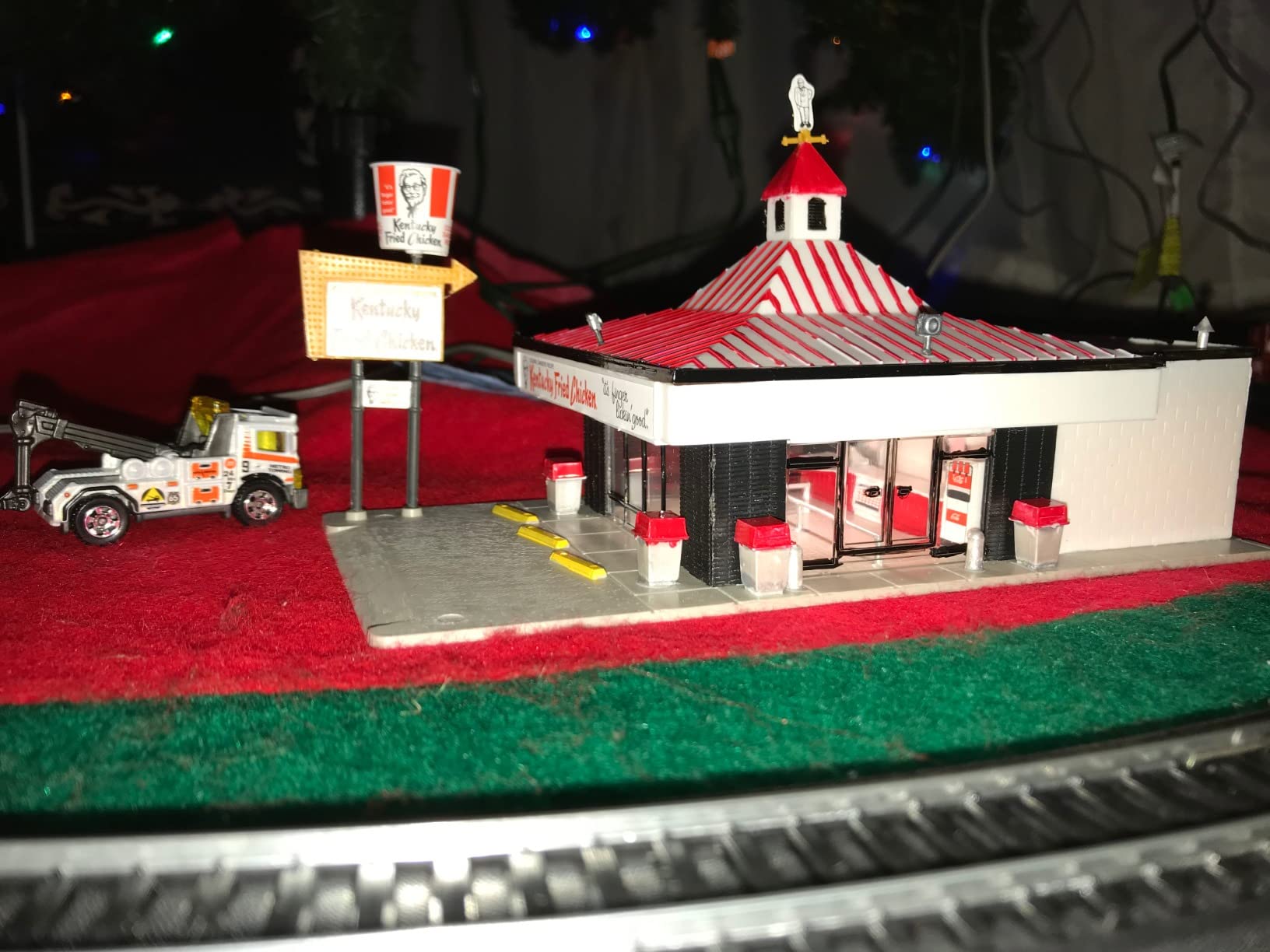 Life-Like Trains HO Scale Building Kits - Kentucky Fried Chicken Drive-in customer photo 2