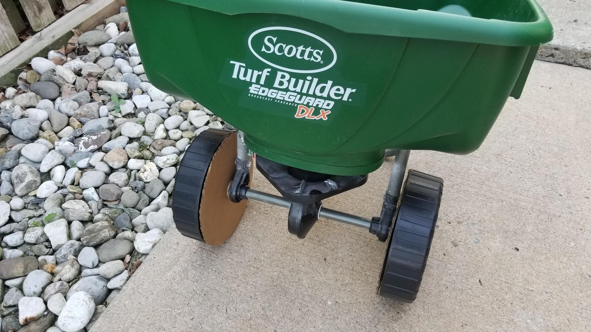 Scotts Turf Builder EdgeGuard DLX Broadcast Spreader - Spreader for Lawn Fertilizer, Weed & Insect Control, Grass Seed, and Ice Melt, Holds Up to 15,000 sq. ft. of Product customer photo 1