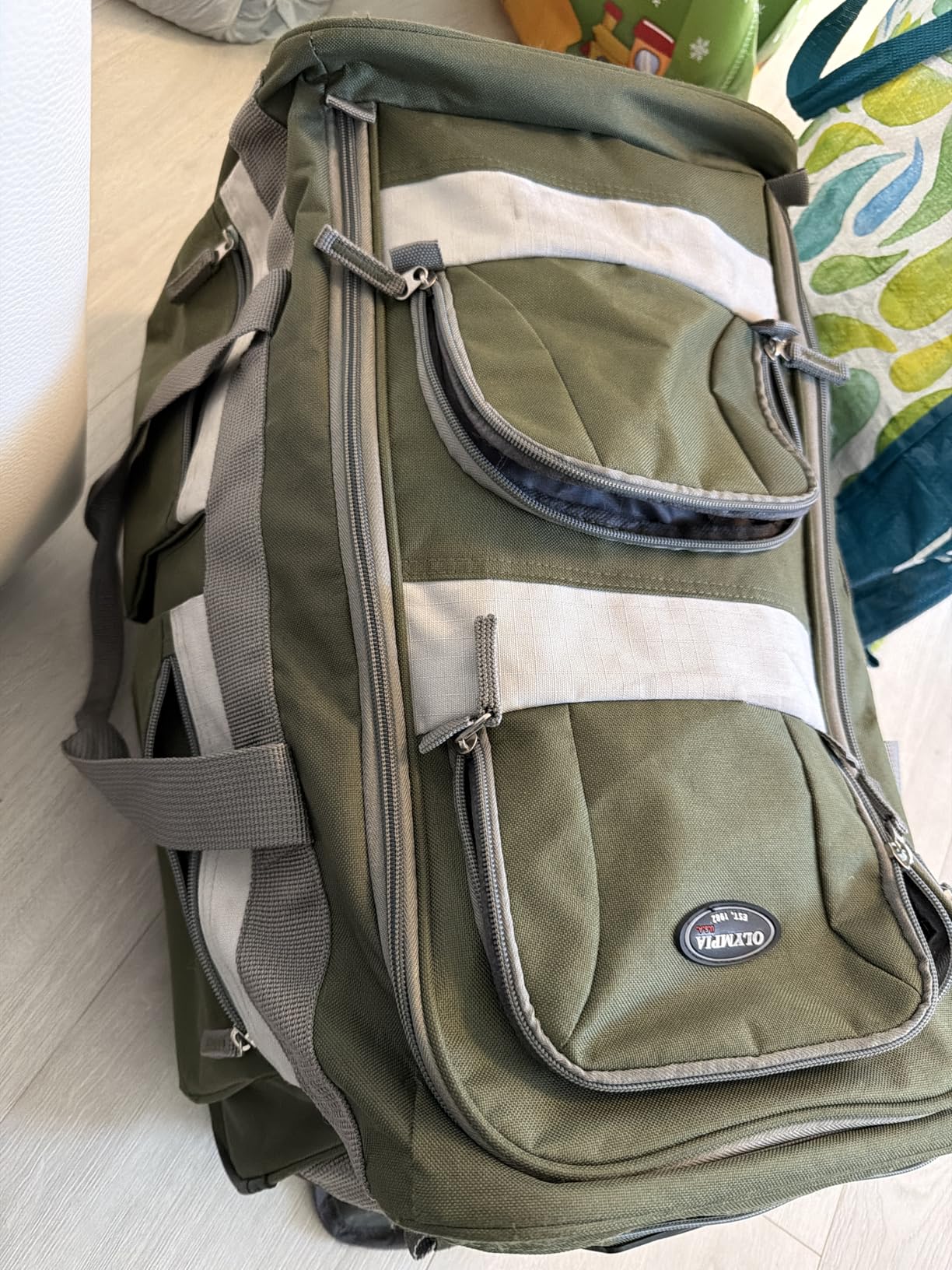 33 inch Jumbo Size 8 Pockets Wheeled Rolling Duffel Bag Water Resistant Luggage Lightweight Travel Suitcase with Retractable Handle customer photo 2