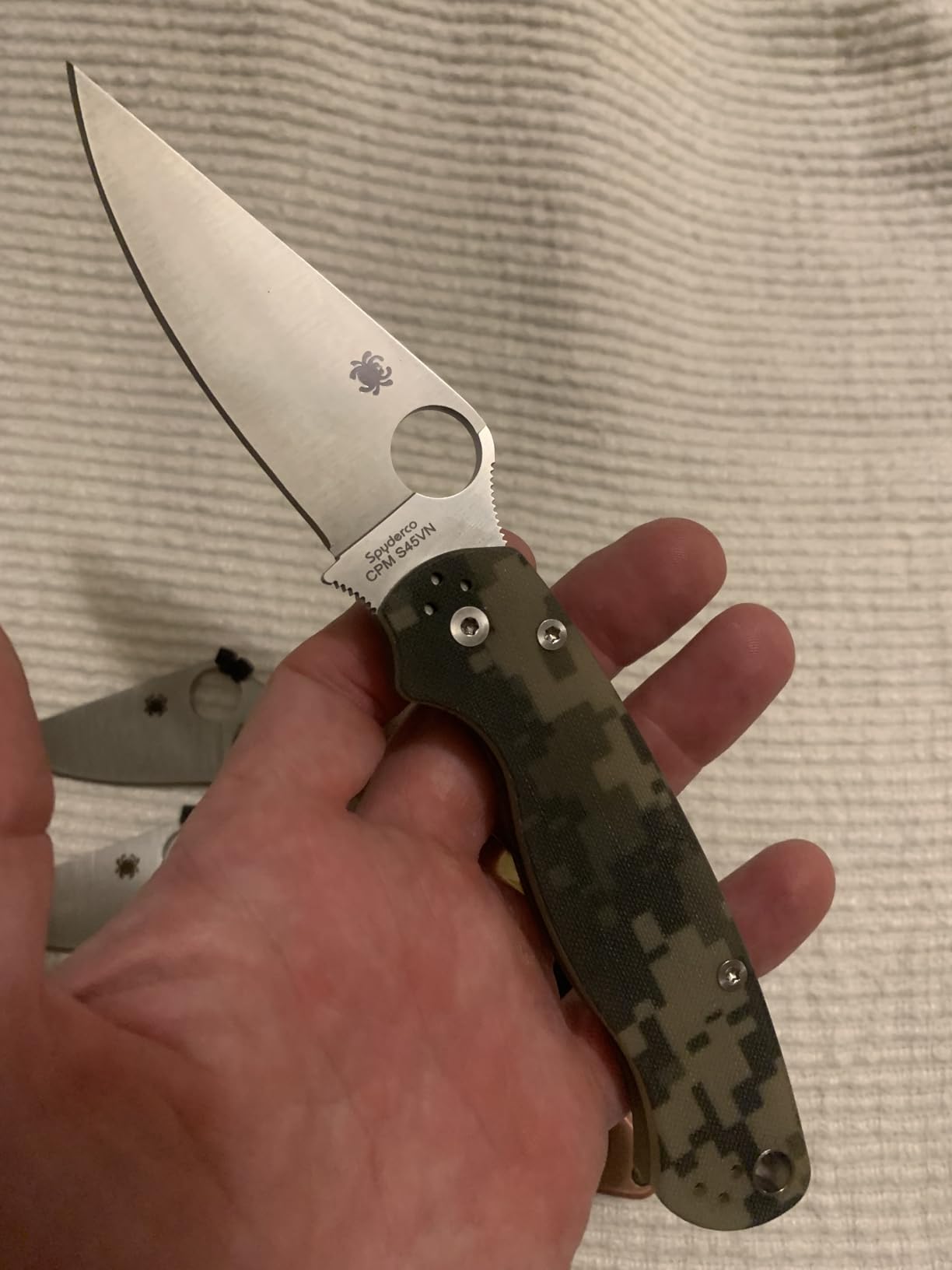 Spyderco Para Military 2 Folding Pocket Knife with 3.4