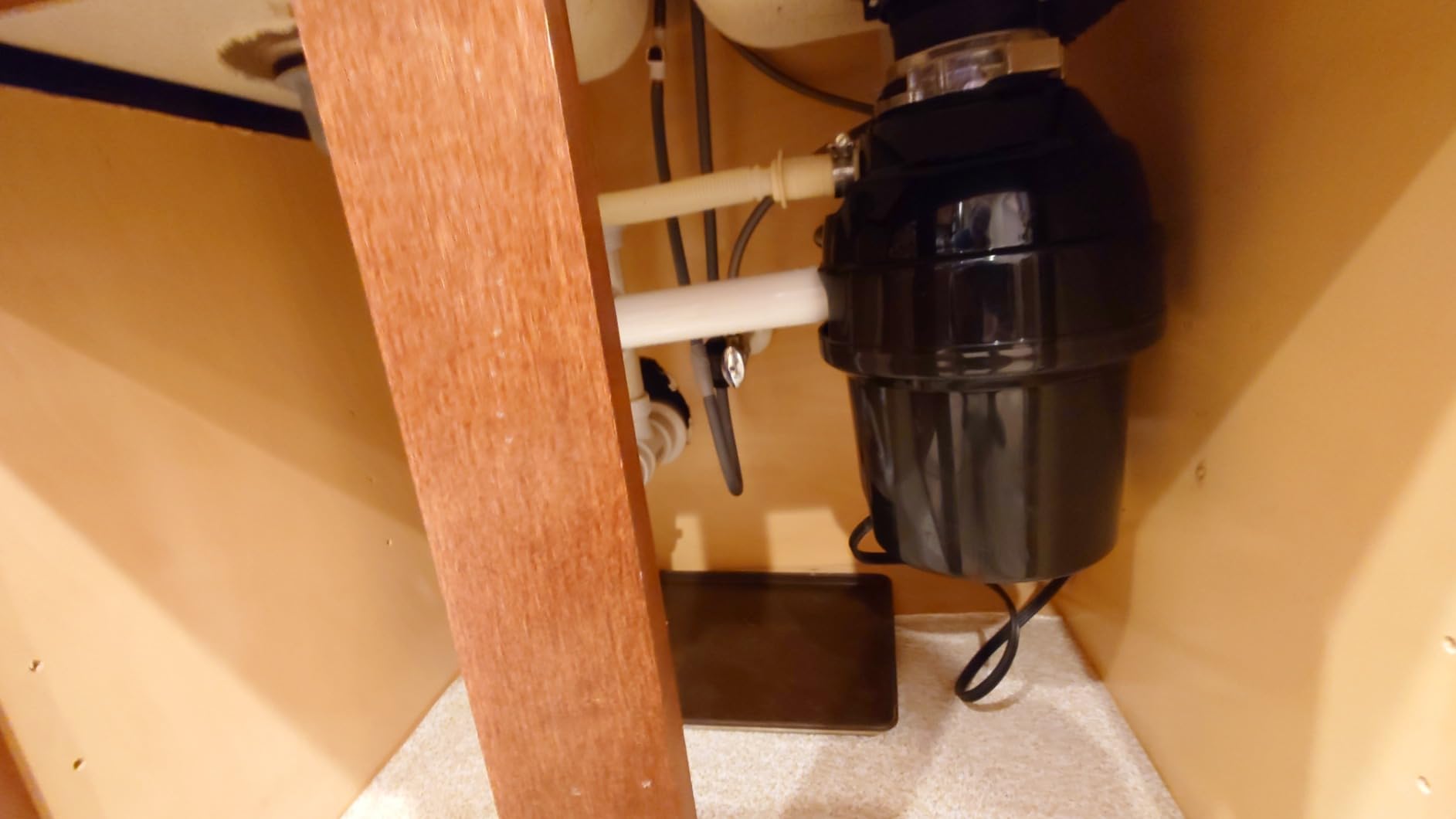 GE Disposall Continuous Feed 3/4 Horsepower Motor Garbage Disposer, Good for Grinding: Vegetable Peels & Small Bones, Easy Install Kit, Non-Corded, Recommended for 2-4 Person Homes, GFC720N customer photo 1