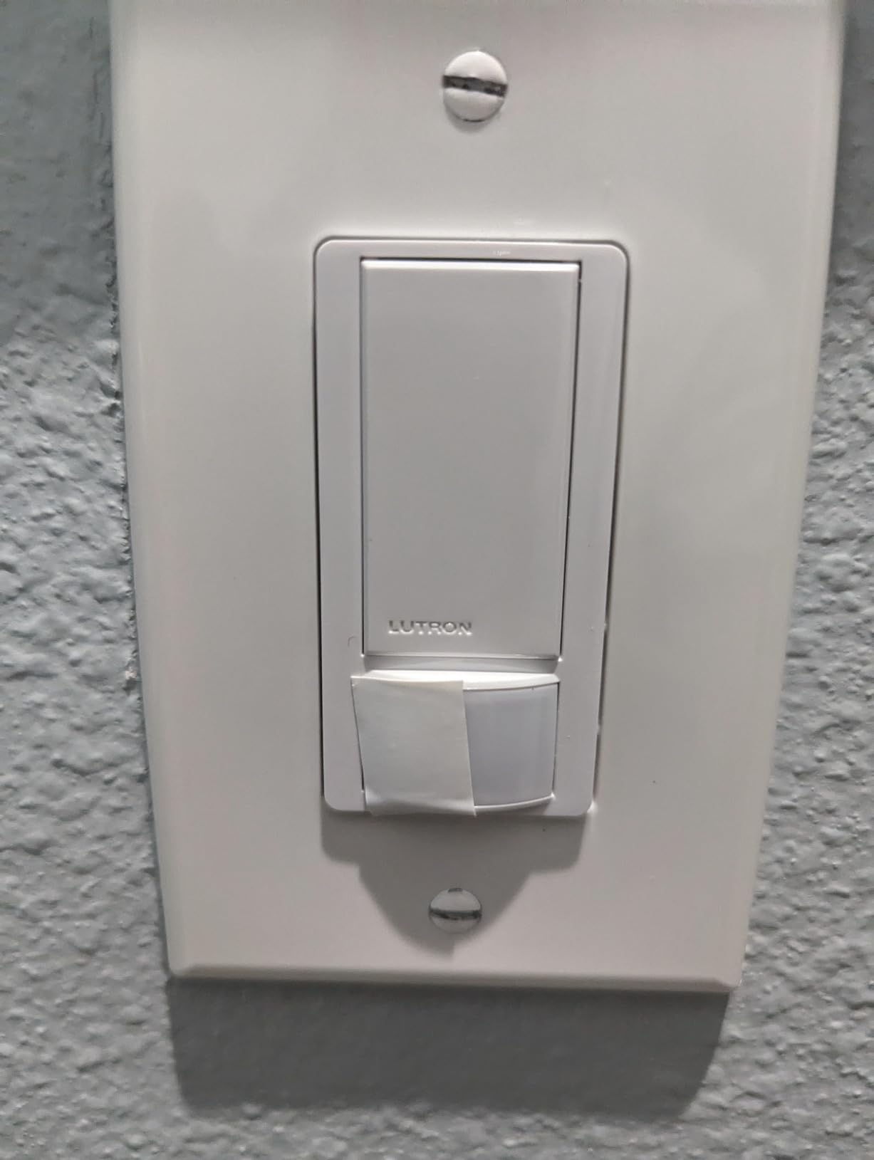 Lutron Maestro Motion Sensor Light Switch Indoor for Bathroom, Garage, Laundry Room, Any Bulbs, Occupancy and Vacancy Sensor, Single-Pole, MS-OPS2-WH, White customer photo 1