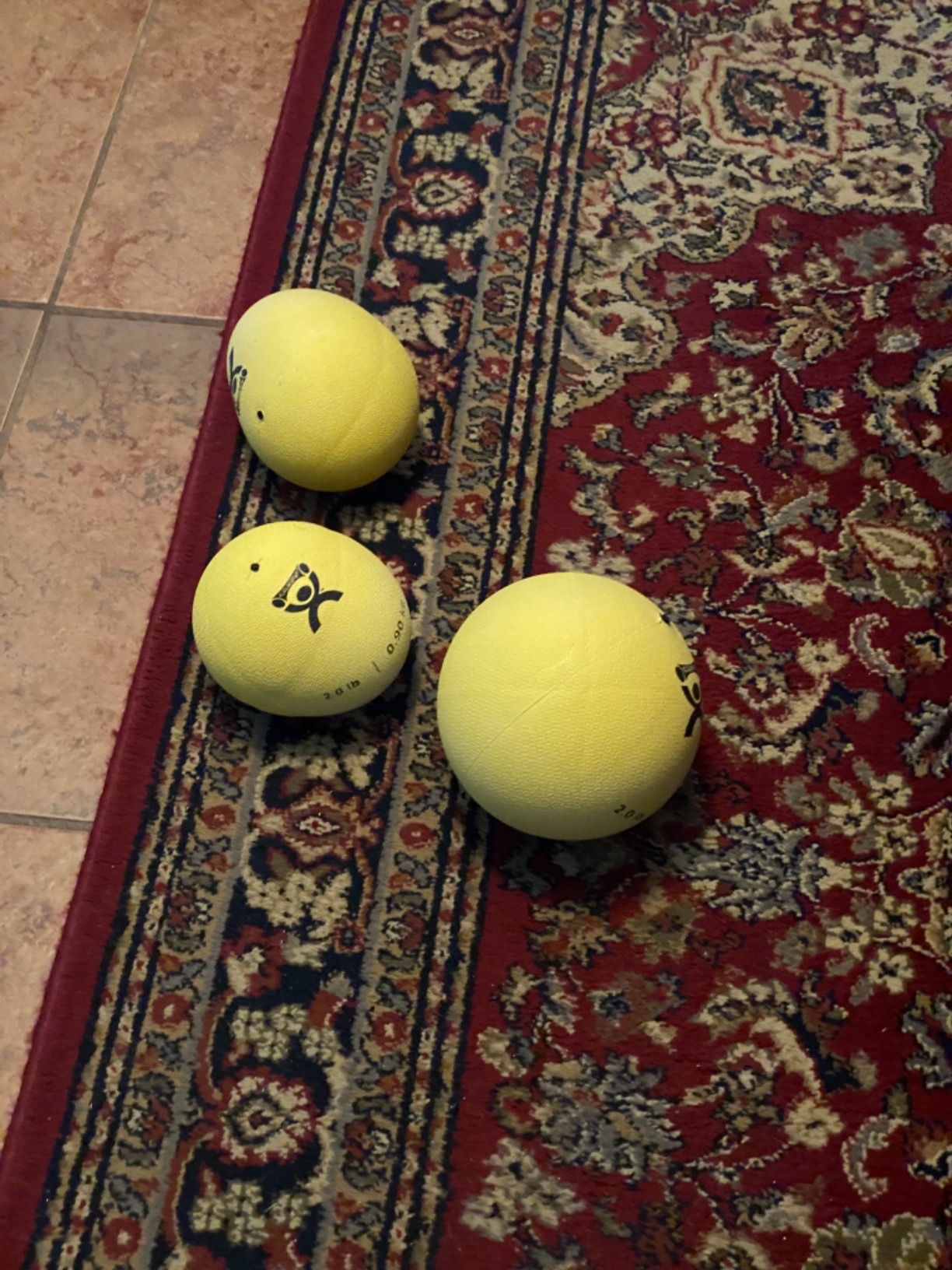 CanDo Soft Medicine Ball 5-Piece Set, 2lb, 4lb, 7lb, 11lb, and 15lb, for Physical Therapy and Fitness Exercises, Easy Grip Rubber Weighted Exercise Ball for Workouts customer photo 1