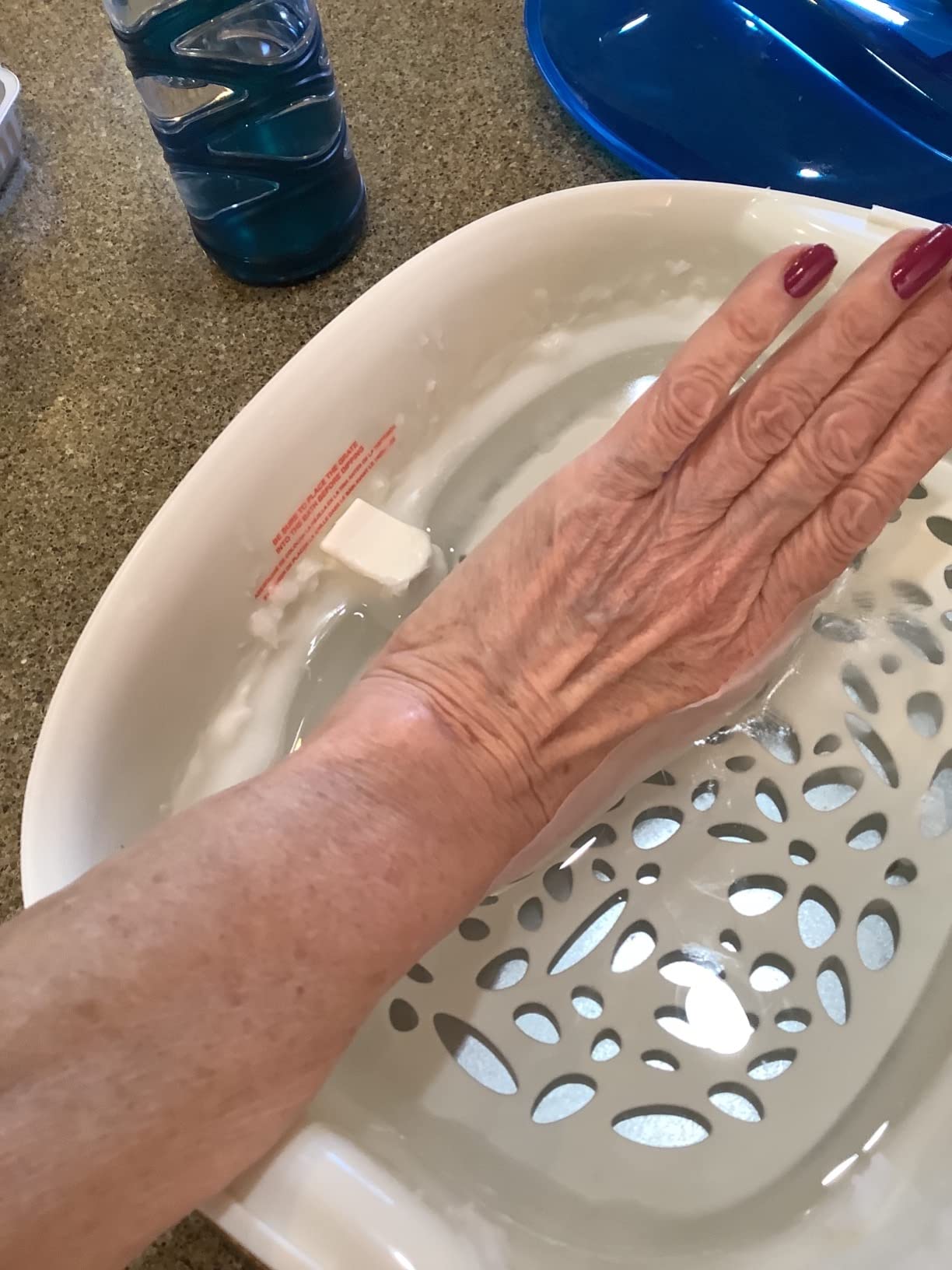 Homedics Paraffin Wax Machine for Hands - Hypoallergenic Hot Wax Hand Therapy Machine to Soothe and Moisturize Hands - Includes 3 Pounds of Wax and 20 Hand Liners customer photo 2