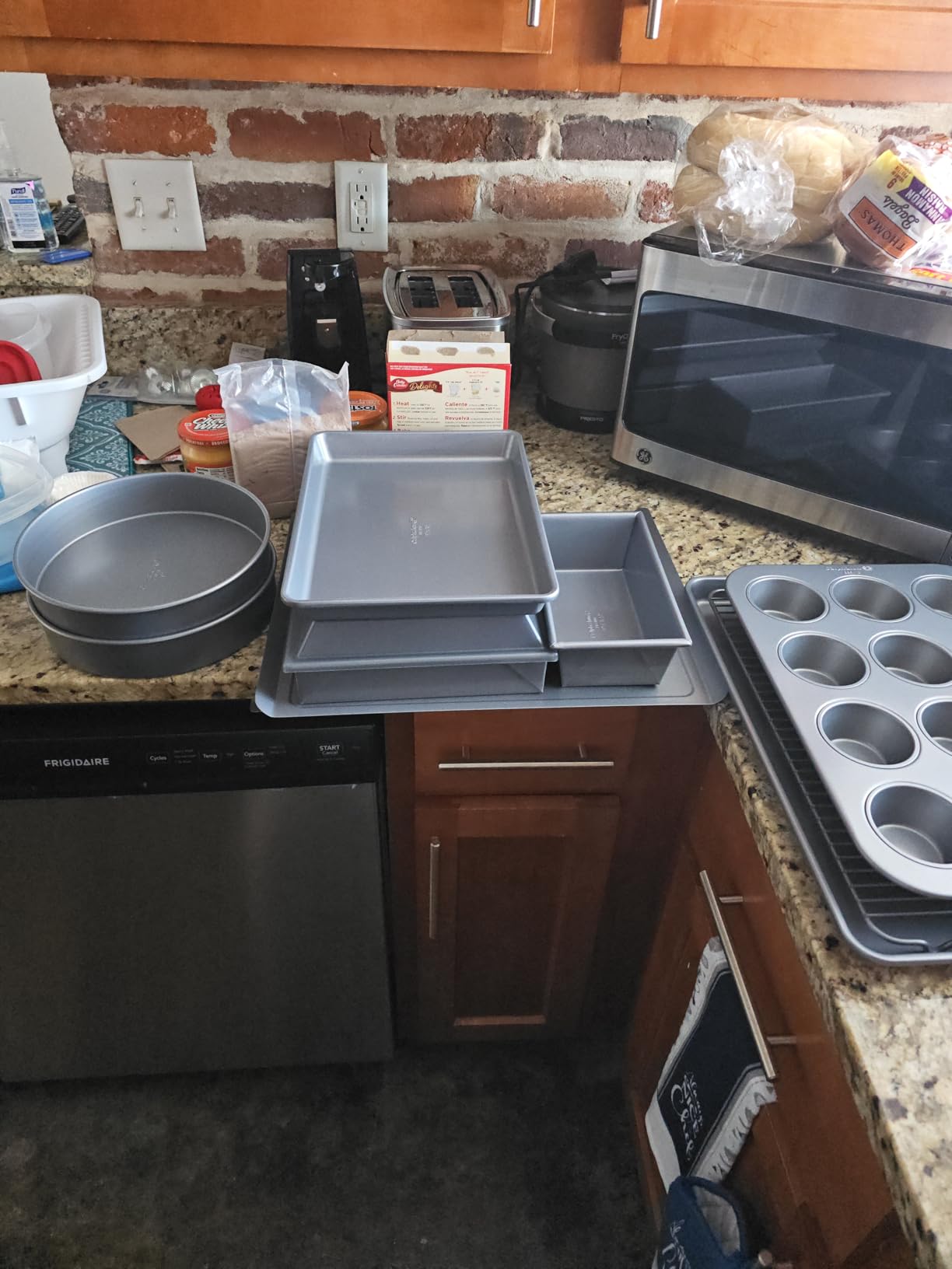 Calphalon 10-Piece Nonstick Bakeware Set Includes Baking Sheet Cookie Sheet Cake Pans Muffin Pan and More Dishwasher Safe Silver customer photo 2