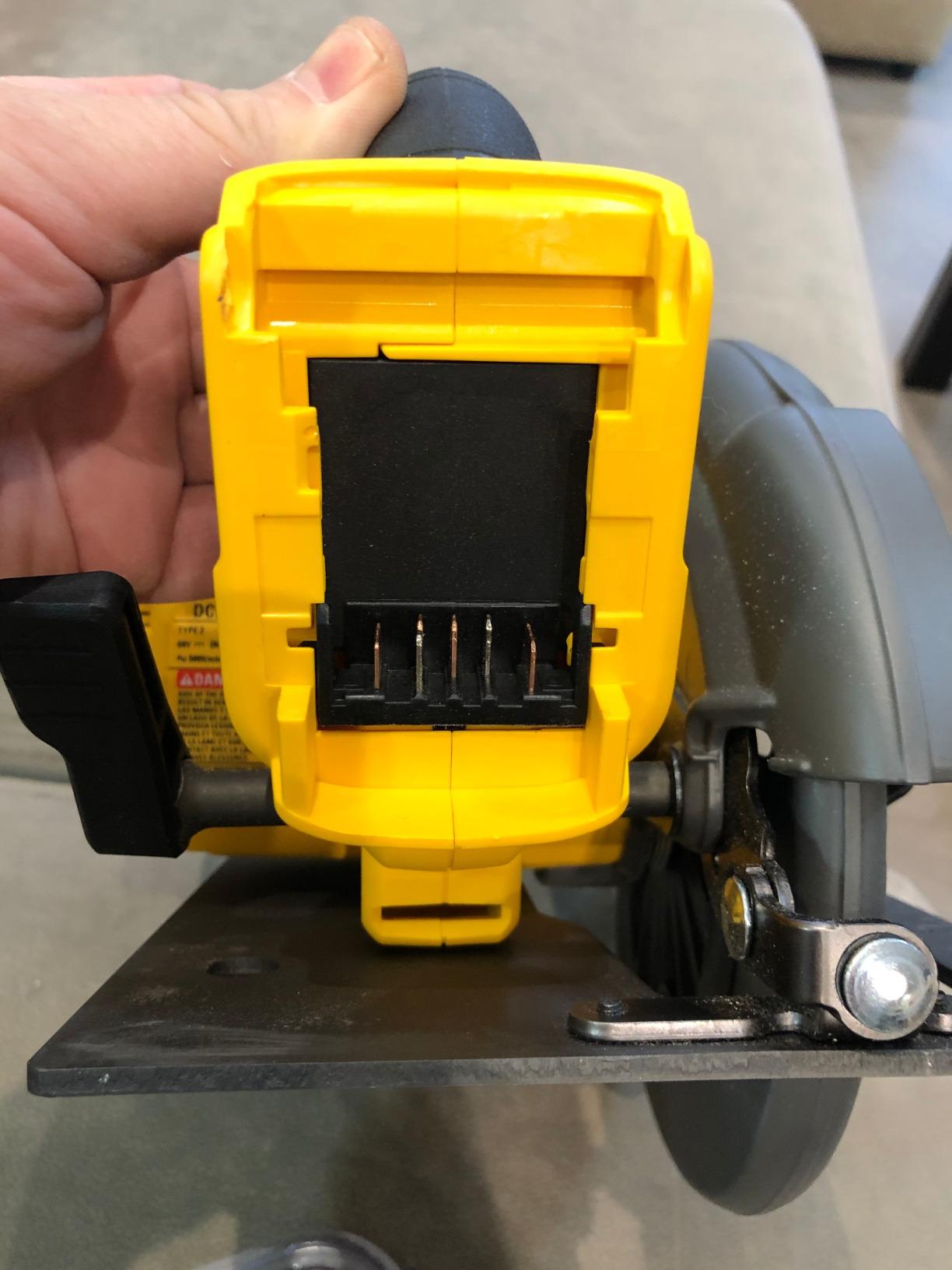 DEWALT FLEXVOLT 60V MAX* Circular Saw, 7 1/4-Inch, Brushless, Tool Only (DCS575B) customer photo 2