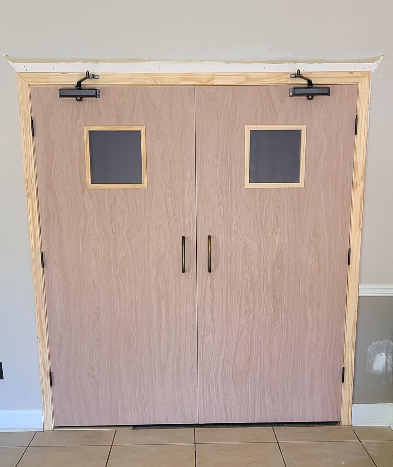 Dynasty Hardware Door Closer, Commercial Hydraulic Closer, Self-Closing, Spring Size 3, Surface Mount, Sprayed Aluminum, Series 3000 customer photo 1