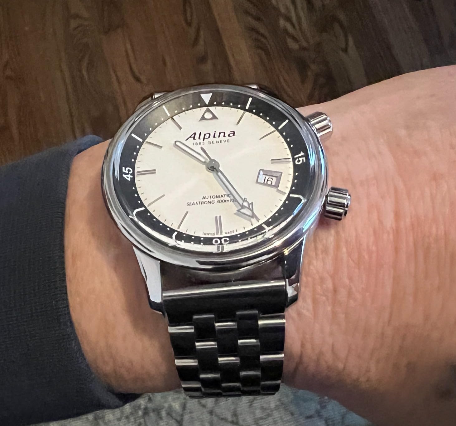 Men's Swiss Automatic Heritage Seastrong Diver Black Watch, Sapphire Crystal, Power Reserve, 300M Water Resistant - AL-525S4H6 customer photo 2