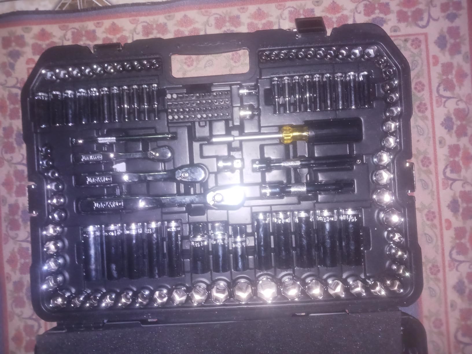DEWALT Mechanic Tool Set, 247-Piece, 1/4 in., 3/8 in. and 1/2 in. Drive, SAE, Ratchets, Sockets, Hex Keys, Combination Wrenches, Polish Chrome Finish (DWMT81535) customer photo 2