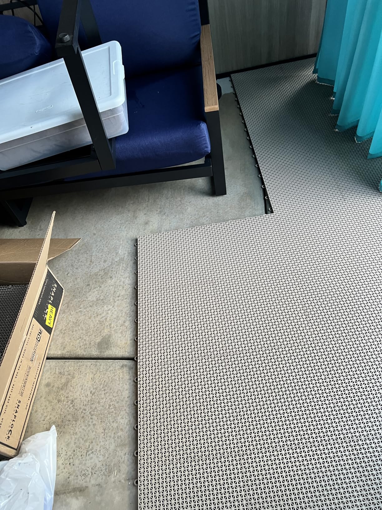 Big Floors DuraGrid Deck Tiles, Interlocking Outdoor Tiles for Patio, Self-Draining, UV-Resistant, Water-Resistant Modular Flooring, Easy Install, 40 Pack, Gray customer photo 2