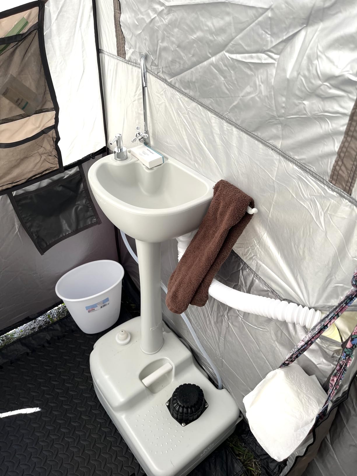 VINGLI Upgraded Portable Sink, Rolling Hand Wash Basin Stand with Towel Holder & Soap Dispenser & Wheels, Perfect for Garden/Camping/Outdoor Events/RV customer photo 1