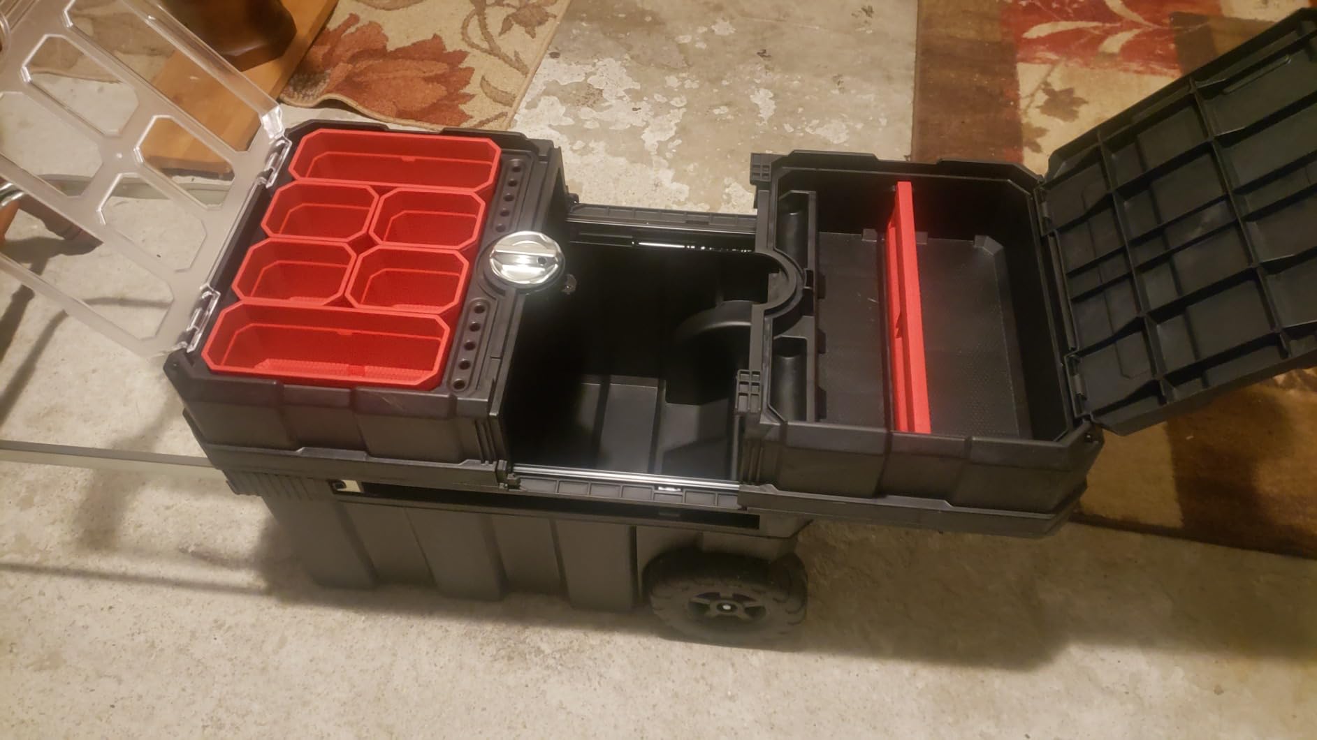 Keter Masterloader Resin Rolling Tool Box with Locking System and Removable Bins - Perfect Organization and Storage Chest for Power Drill, Tape Measure, and Screwdriver Set, Black customer photo 2