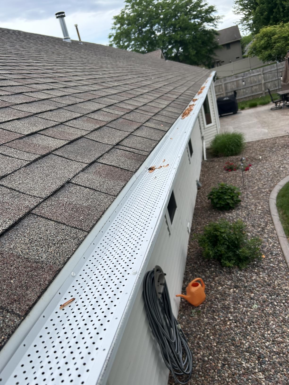 LeafTEK Heavy-Duty Aluminum Gutter Guard System 32 FT - Contractor-Trusted Leaf & Debris Protection - DIY Install Kit with Screws & Driver - Made in USA - Fits 5