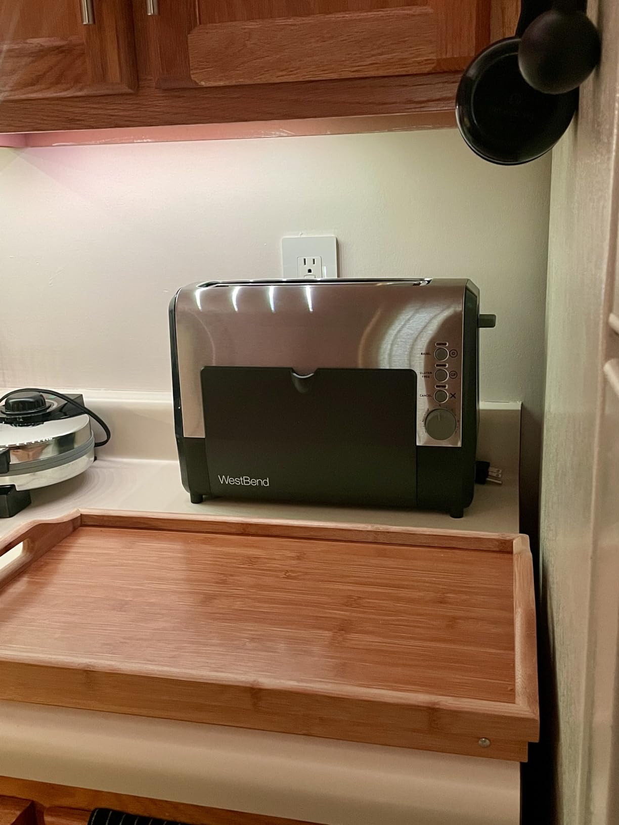 West Bend QuikServe Toaster, 2-Slice Wide-Slot Slide-Through Bread Toaster with Bagel and Gluten-Free Settings and Cool-Touch Exterior Fast Toasting, Includes Removable Serving Tray, 1400-Watts, Black customer photo 1