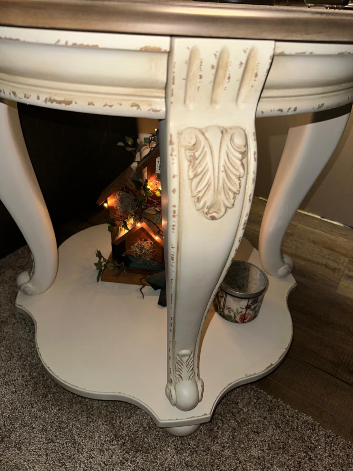 Signature Design by Ashley Realyn Round End Table, Cottage-Style Side Table with Antiqued Two-Tone Finish, Wood & Veneer Construction for Living Room or Bedroom, White/Brown customer photo 2