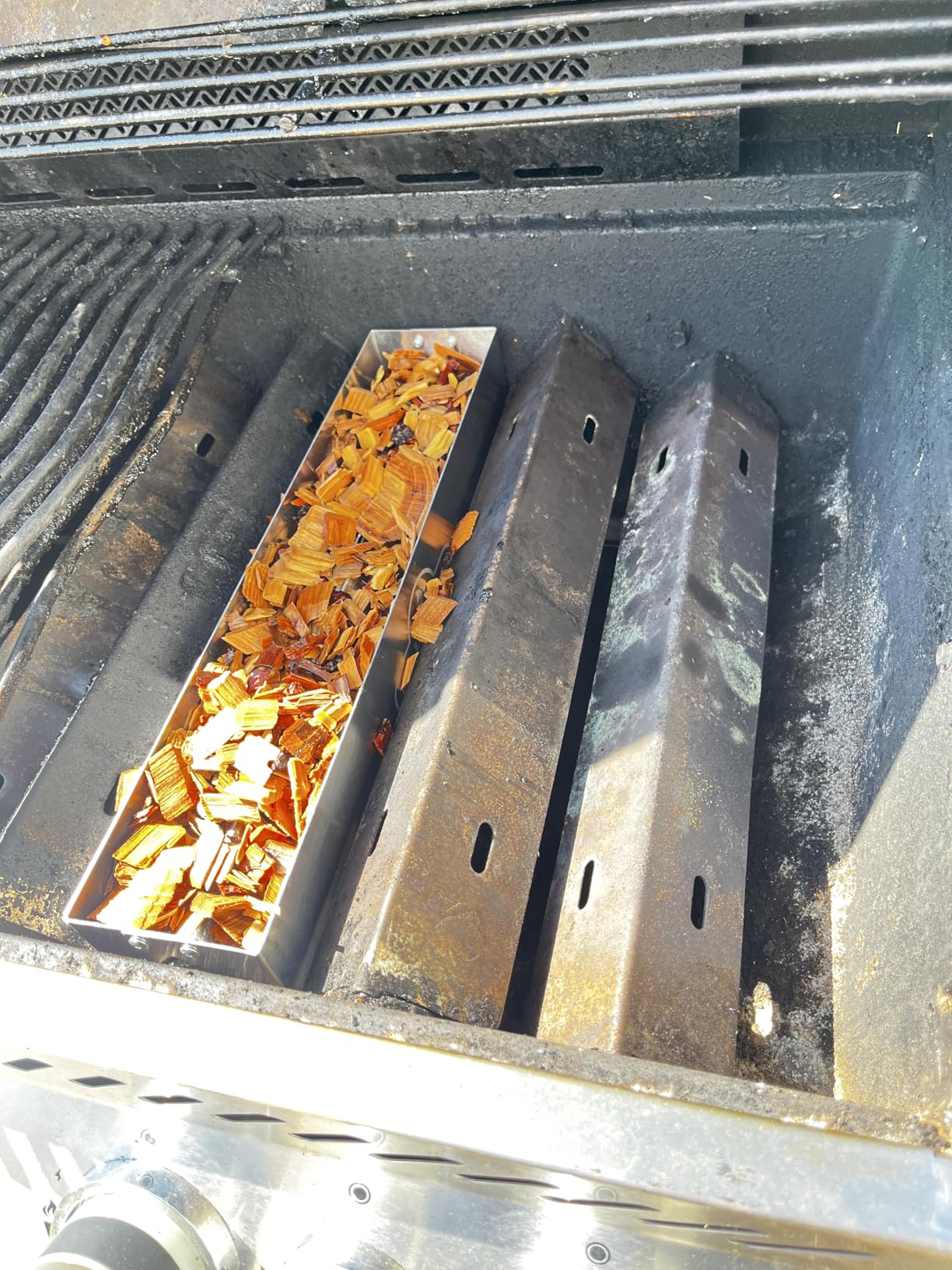 Napoleon Stainless Steel Smoker Box 67013 Add Smoky Flavor to BBQ, Easily Turn Gas Grill Into Smoker, Add Wood Chips or Chunks to Smoke Food on Barbecue customer photo 1