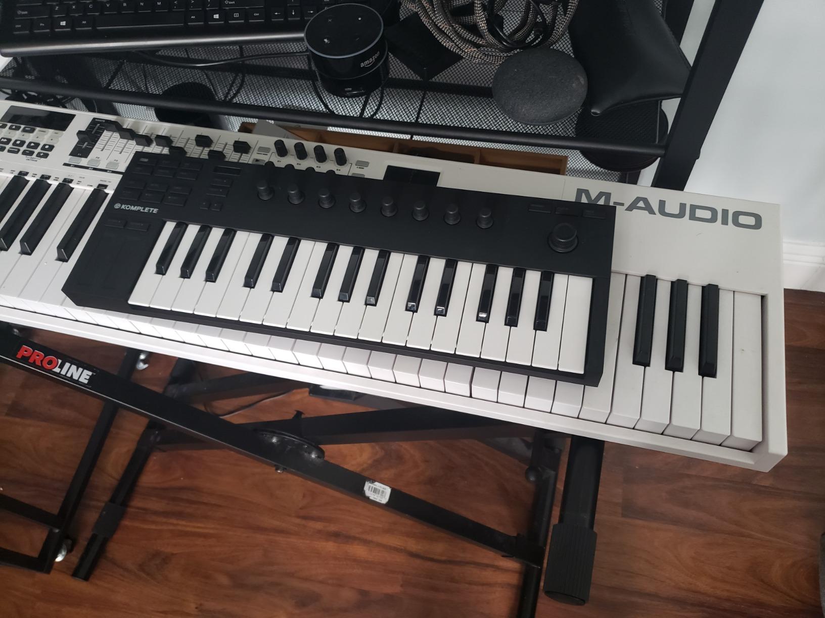 Native Instruments Komplete Kontrol M32 Controller Keyboard - 32 Keys with NKS Integration for Music Production customer photo 1