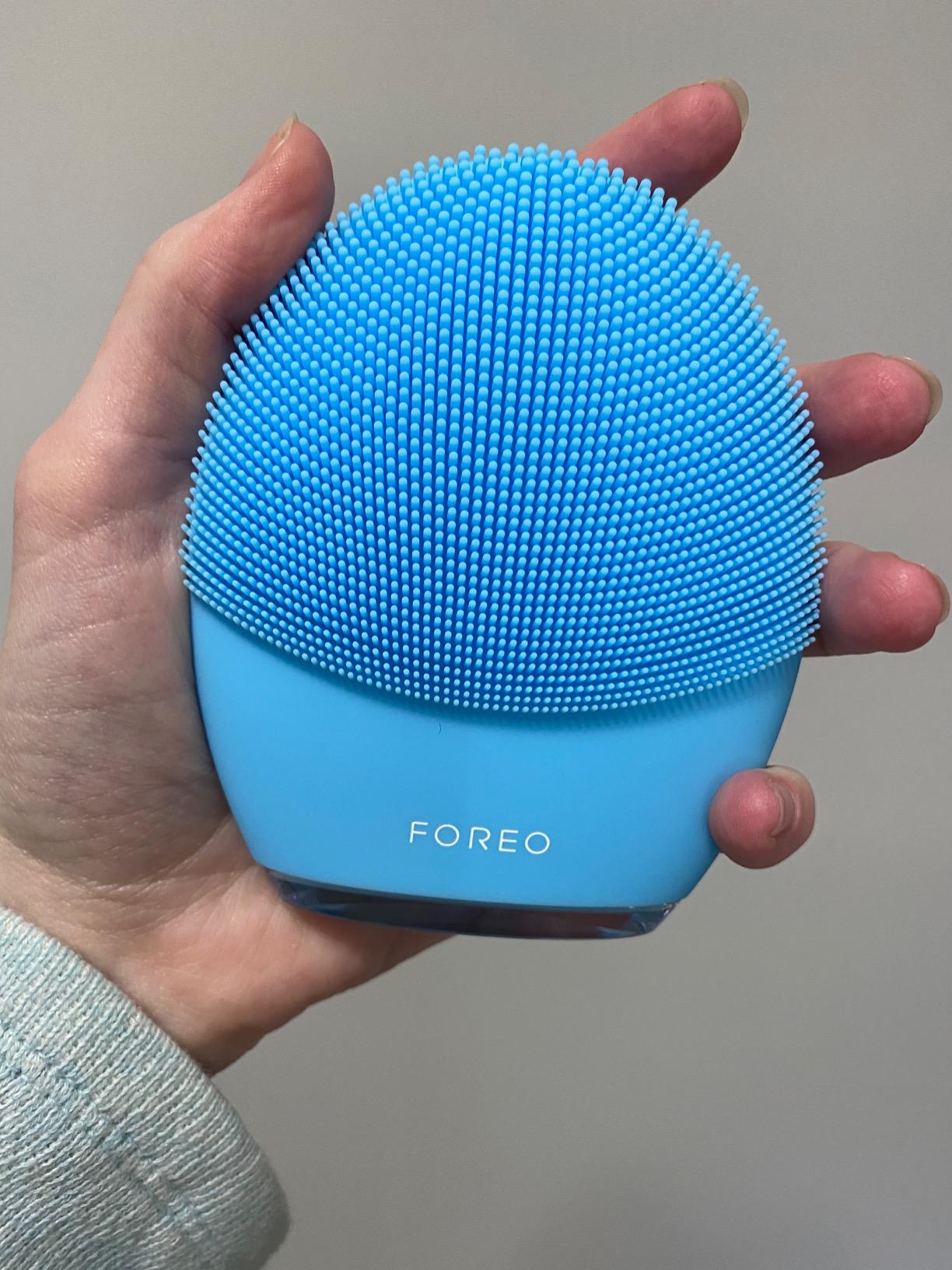 FOREO LUNA 3 Facial Cleansing Brush | Normal Skin | Anti Aging Face Massager | Enhances Absorption of Facial Skin Care Products | Waterproof customer photo 2