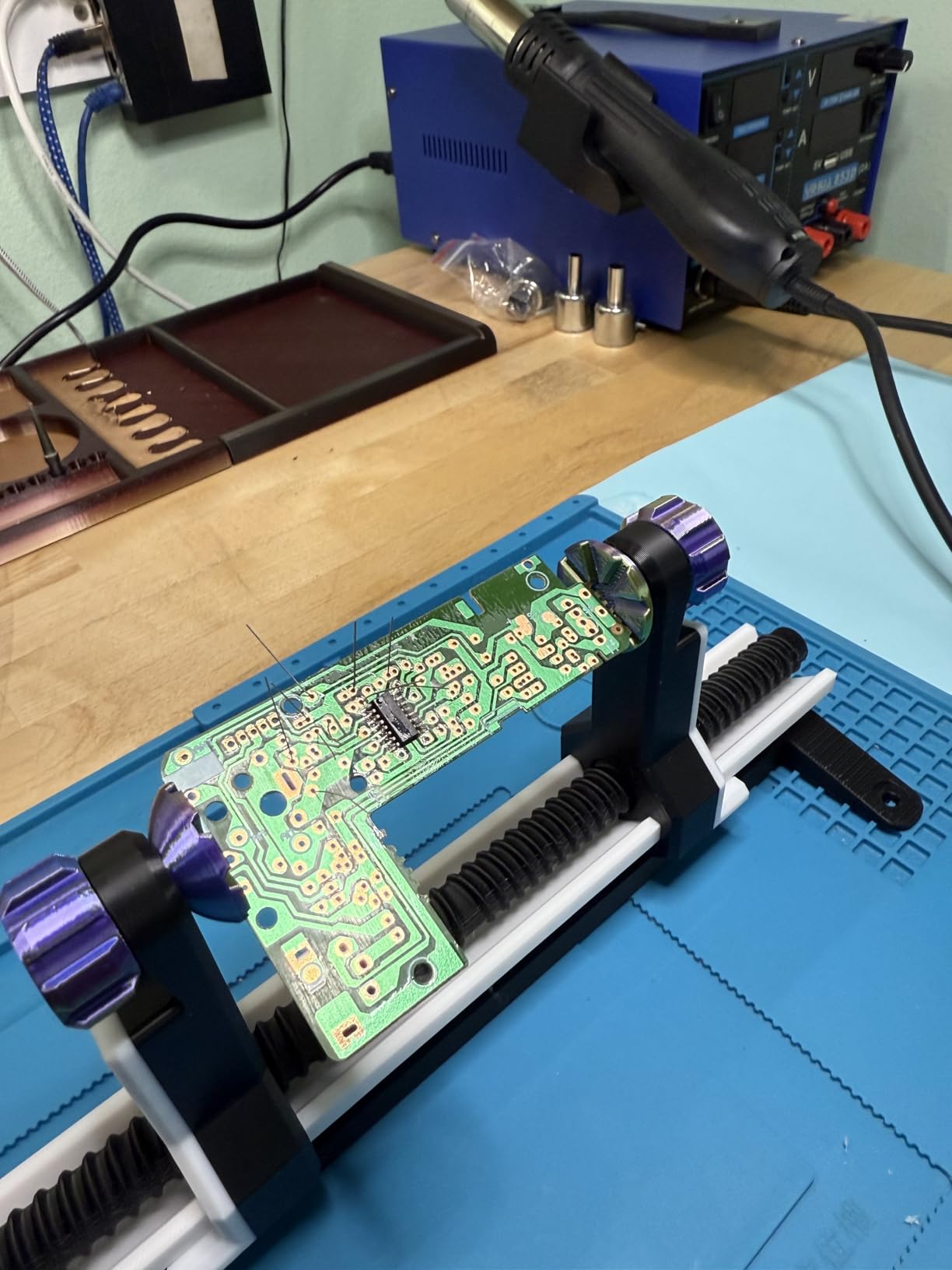 YIHUA 853D 2A USB SMD Hot Air Rework Soldering Iron Station with DC Power Supply customer photo 1