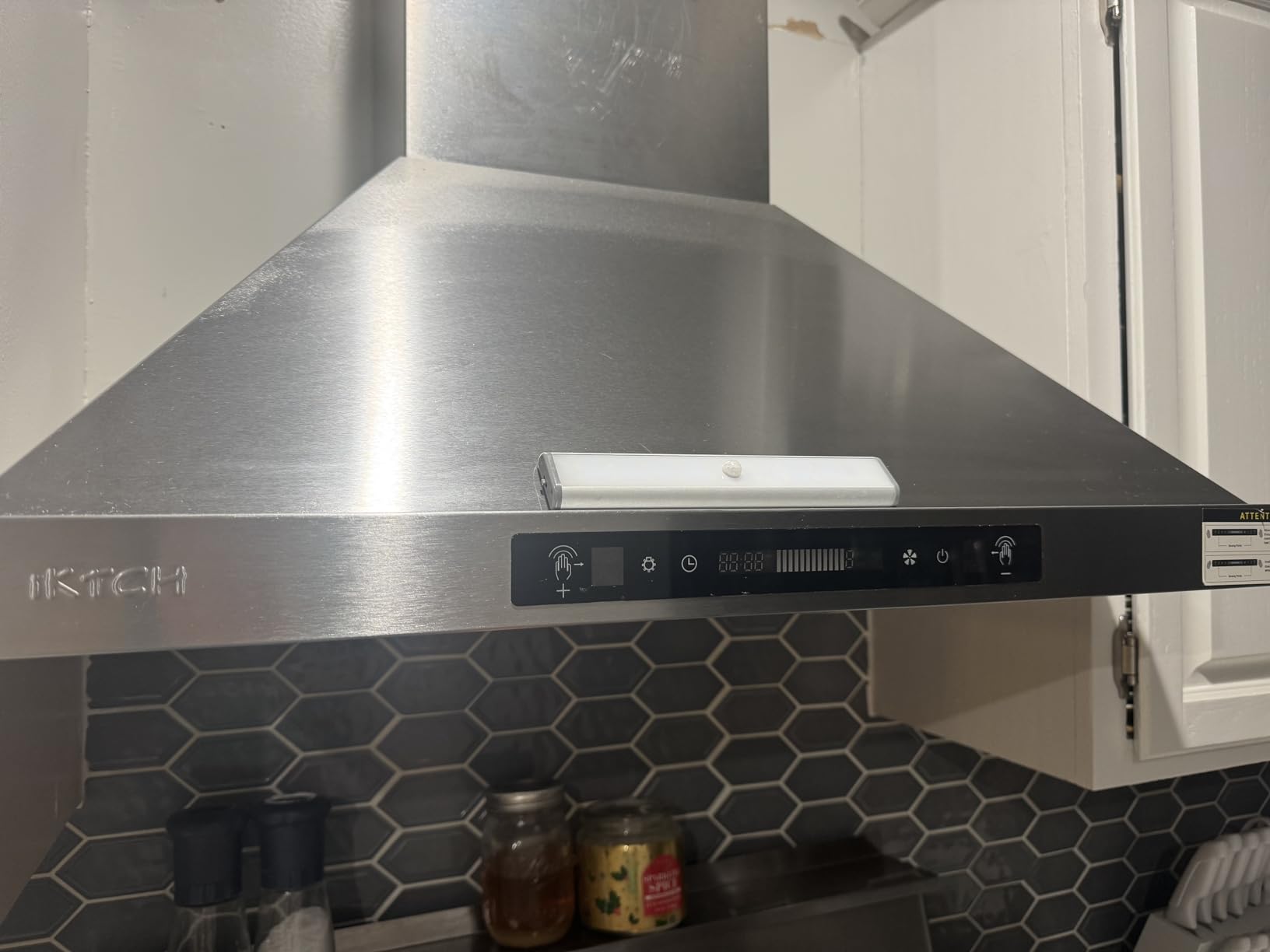 IKTCH 30-inch Wall Mount Range Hood 900 CFM Ducted/Ductless Convertible, Kitchen Chimney Vent Stainless Steel with Gesture Sensing & Touch Control Switch Panel, 2 Pcs Adjustable Lights (IKP02-30'') customer photo 1
