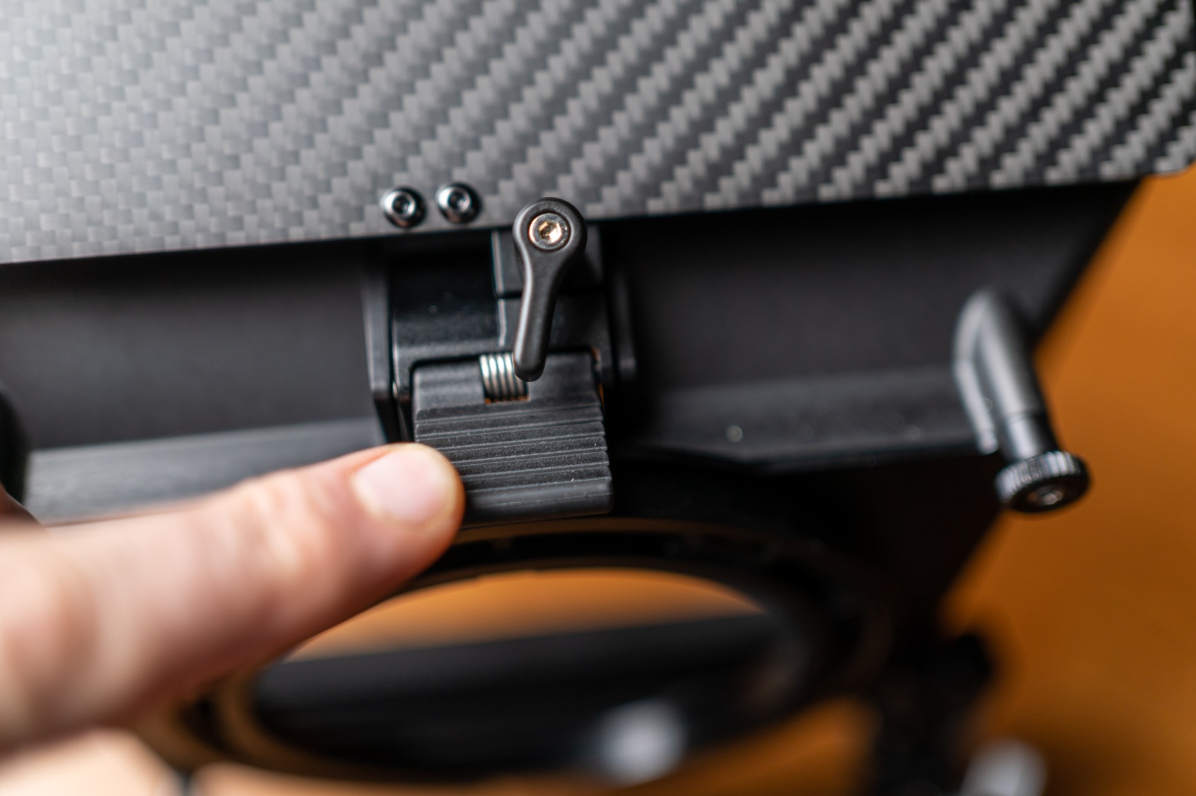Wooden Camera Lightweight Zip Box Pro 4x5.65 Matte Box with Swing-away Bracket, Interchangeable Mounting Backs System, Supports Up to Three Filters, Mounts on 15mm LW Rods customer photo 2