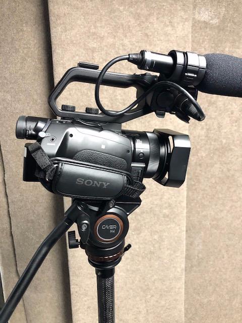 Cayer CF2451 Carbon Fiber Tripod Kit, 75 inches Video Tripod Leg with Fluid Head, 4-Section Tube Stand Convertible to Monopod for DSLR Camera, Video Camcorder, Max Load 13.2lb customer photo 2