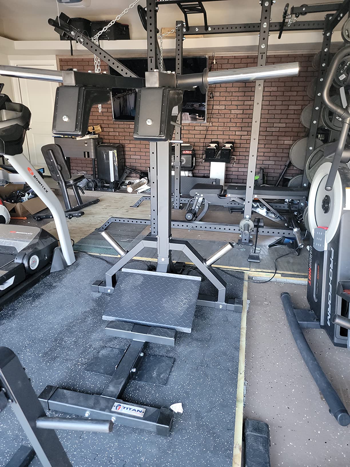 Titan Fitness Leverage Squat Machine, Calf Raise Machine, Hack Squat Machine & Leg Press Machine for Lower Body Training, Rated 1,000 LB, for Glutes, Hamstrings, Quadriceps, Calves & Thighs customer photo 2