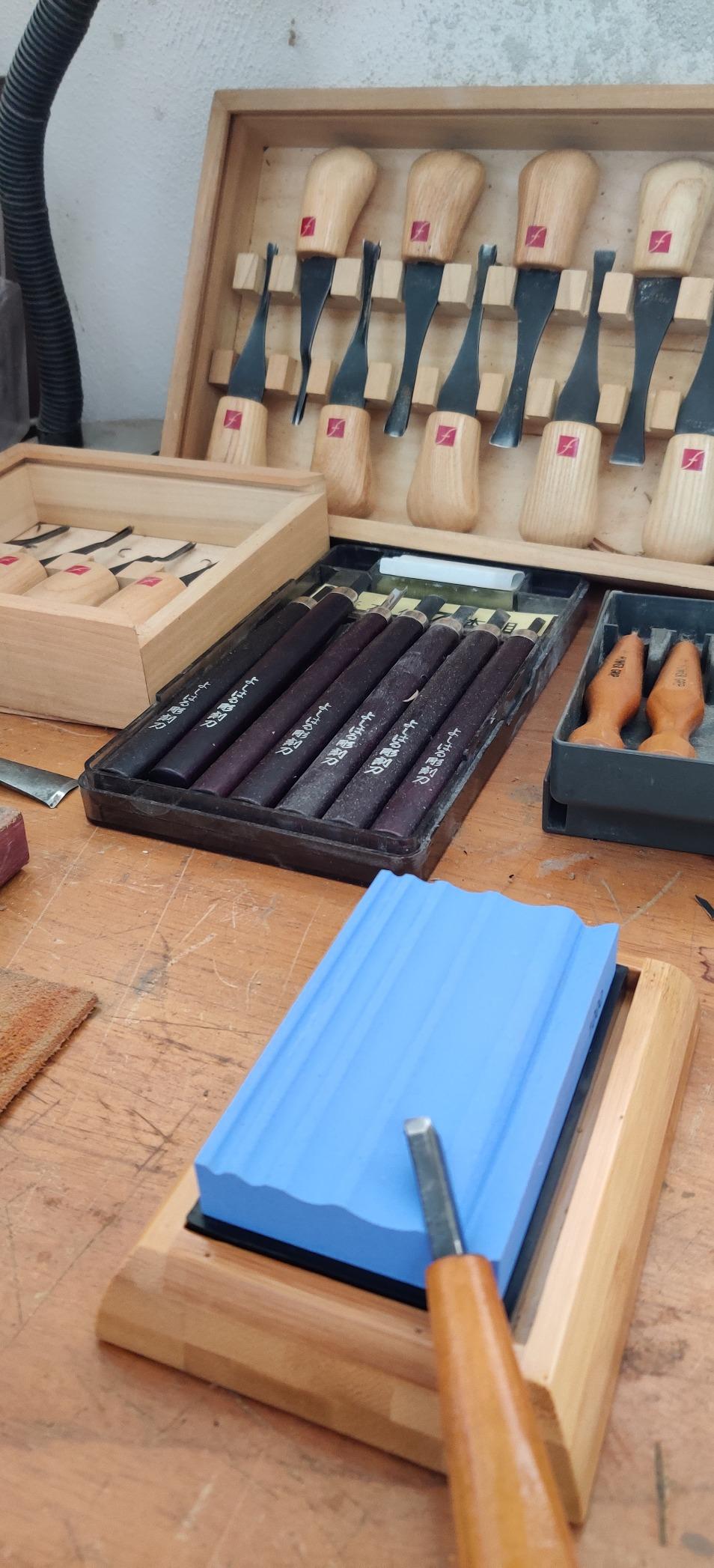 Sharp Pebble Sharpening Stones for Wood Carving Tools-Two Whetstones Grit 400 & 1000 Gouge Sharpener- Waterstone Sharpening System for Wood Carving Knives & Chisels with Non-Slip Bamboo Base customer photo 2