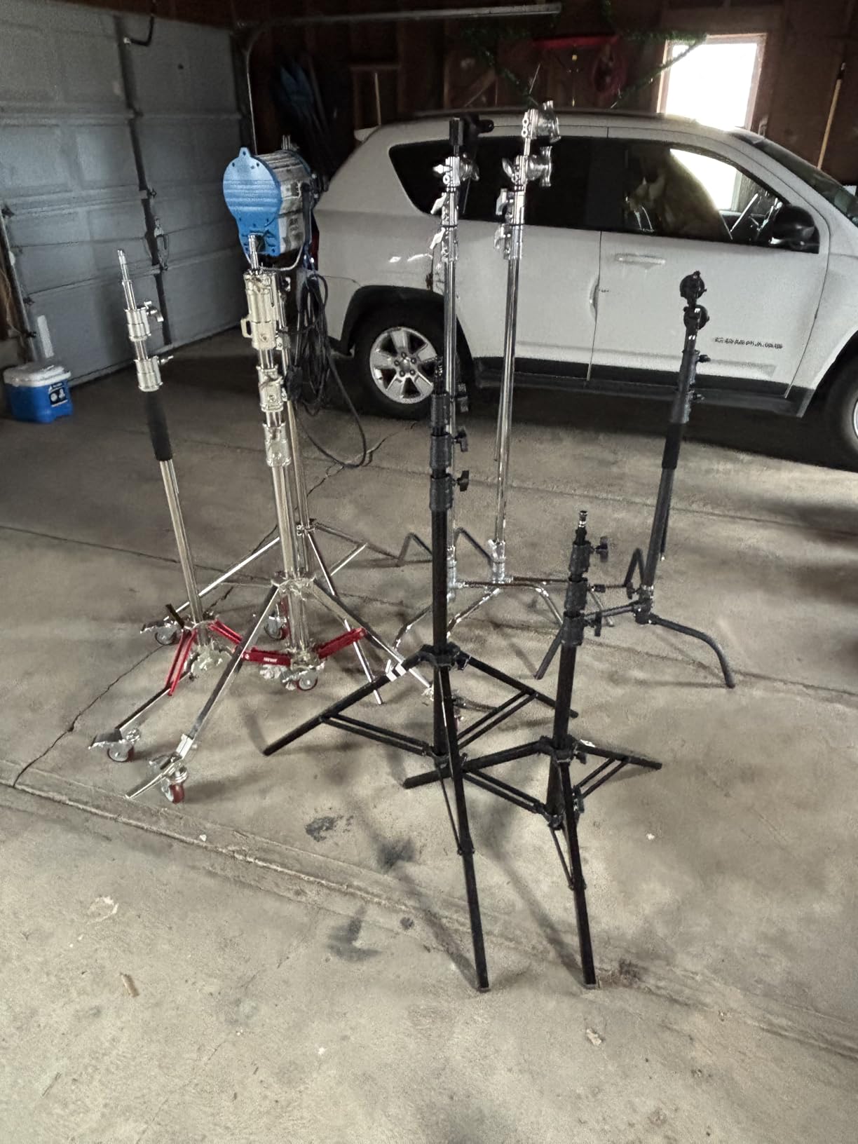 Neewer Heavy Duty Light Stand with Casters, Adjustable Tripod Stand with 100% Stainless Steel, Photography Wheeled Base Stand for Studio Softbox, Monolight, Reflector, Max Height: 10ft/305cm customer photo 2