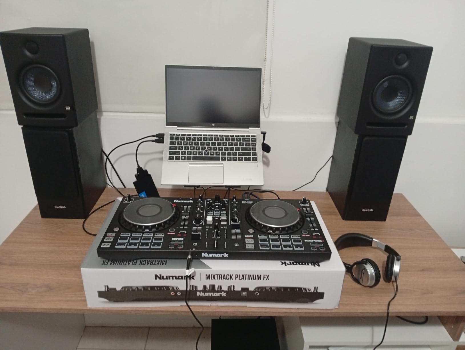 Numark Mixtrack Platinum FX Serato DJ Controller with Jog Wheel Displays, 4 Decks, Mixer, Effects Paddles and Audio Interface customer photo 1
