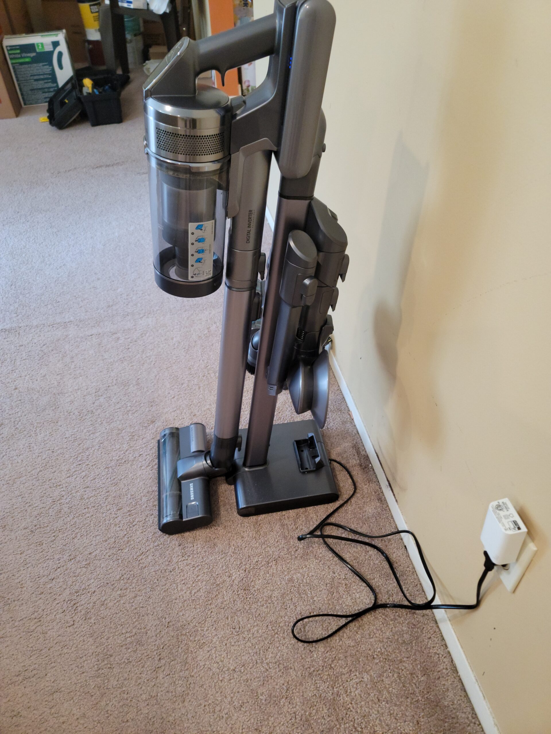 Samsung Jet 90 Cordless Stick Vacuum, Long Lasting Battery and 200 Air Watt Suction Power, Complete with Telescopic Pipe, Titan Silver customer photo 1