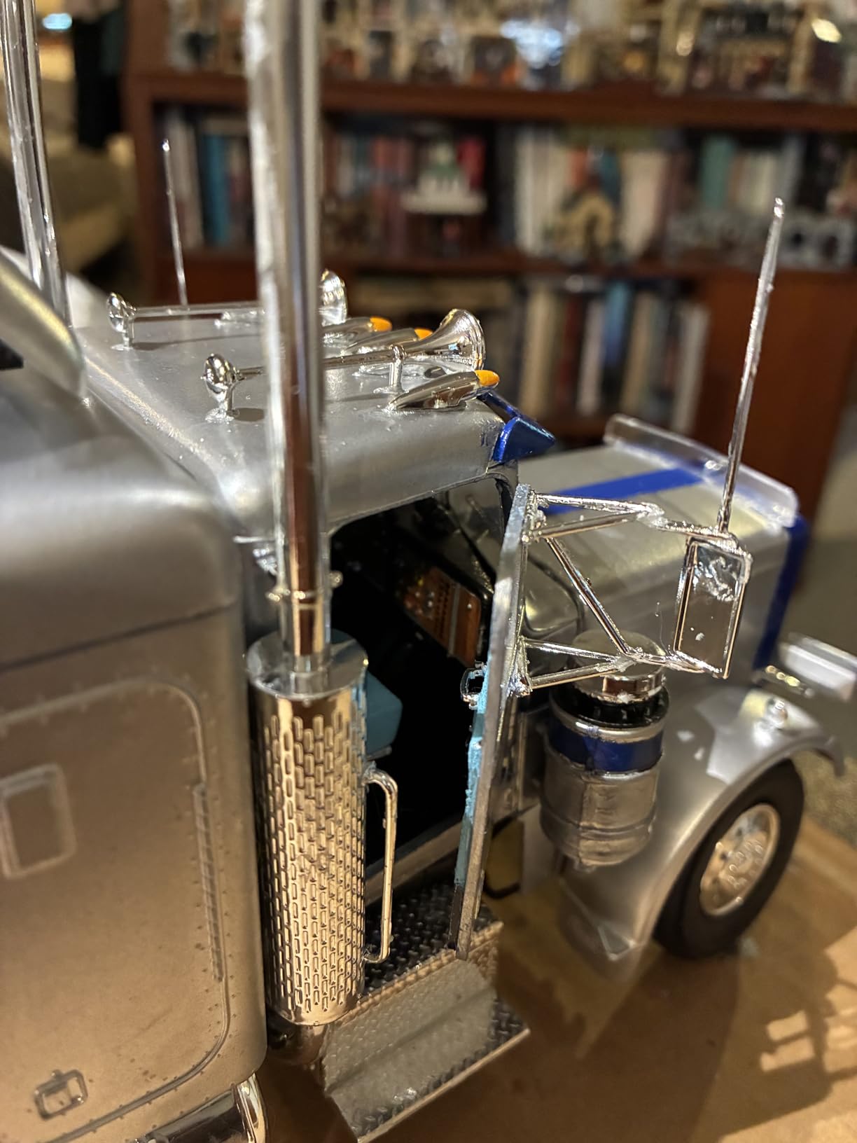 Revell 85-2627 Peterbilt 359 1:25 Scale 302-Piece Skill Level 5 Model Car Building Kit customer photo 1
