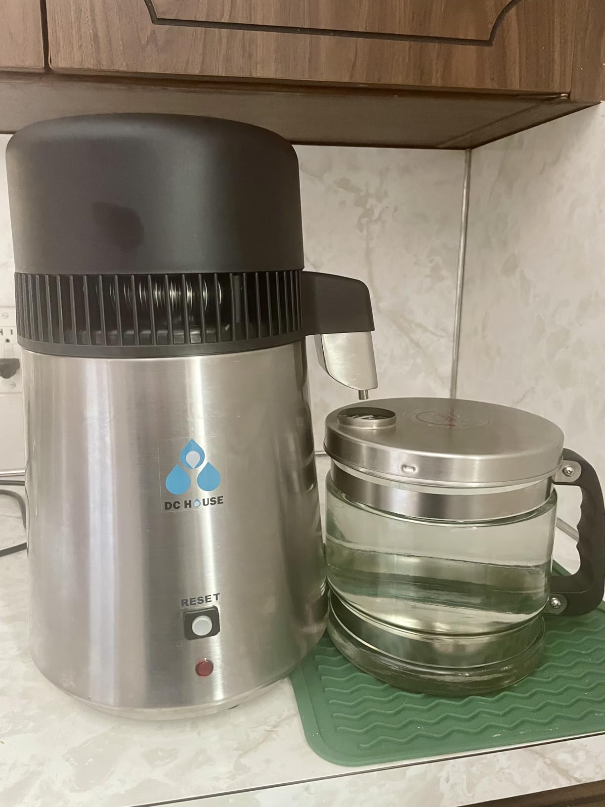DC HOUSE 1 Gallon Water Distiller Machine, 750W 4L Pure Distilled Water Maker Machine for Home Countertop Table Desktop, Drinking Purifier for Home Kitchen CPAP Hmidifiers with Pastic Container customer photo 1