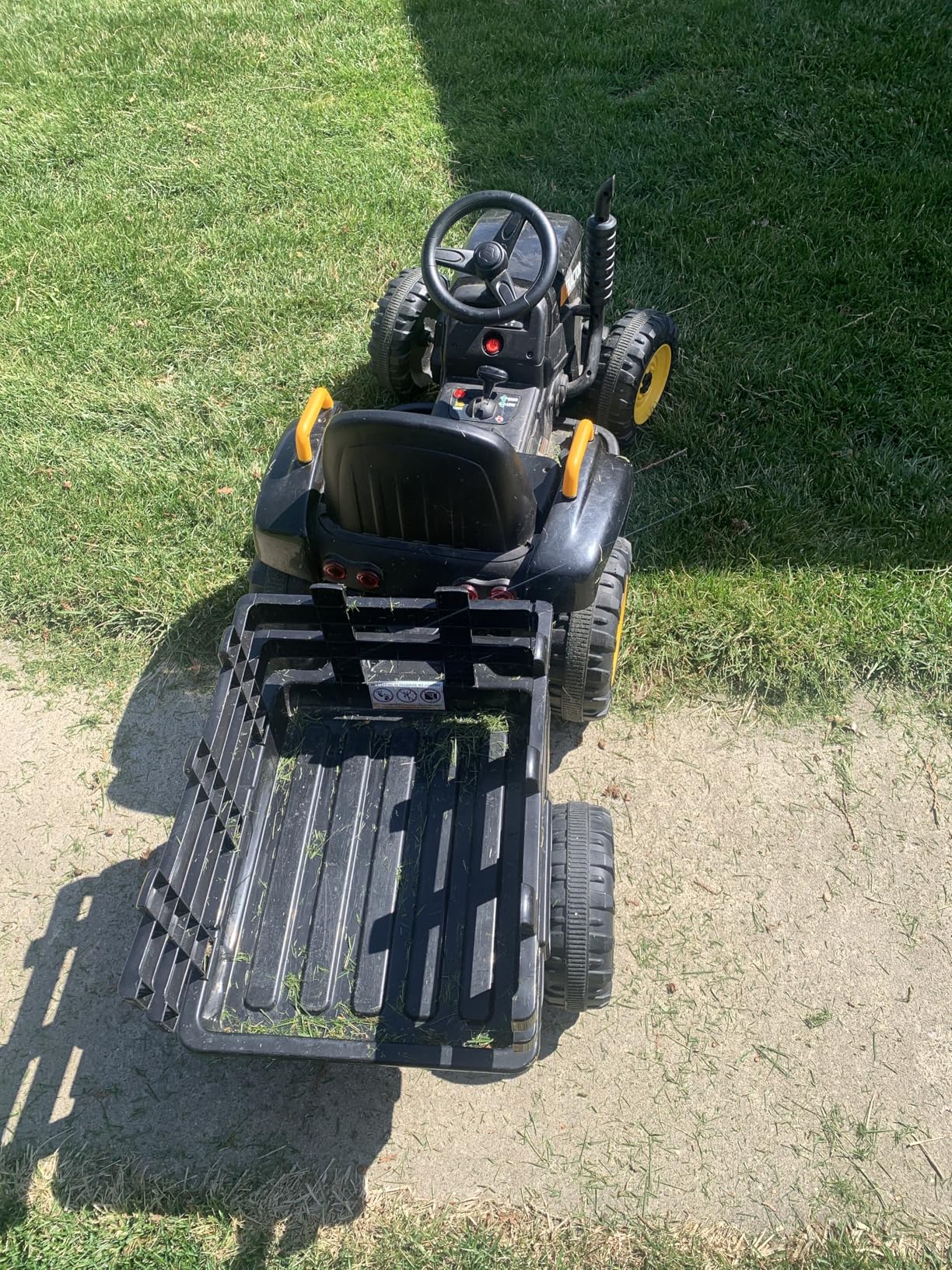 TOBBI Kids Electric Ride On Toy Tractor, Toddlers 12V Battery-Powered Car to Drive, 35W Dual Motor 6-Wheels Trailer Vehicle with 3-Speeds/LED & Horn Functions for Children Aged 3-8, Dark Green customer photo 1