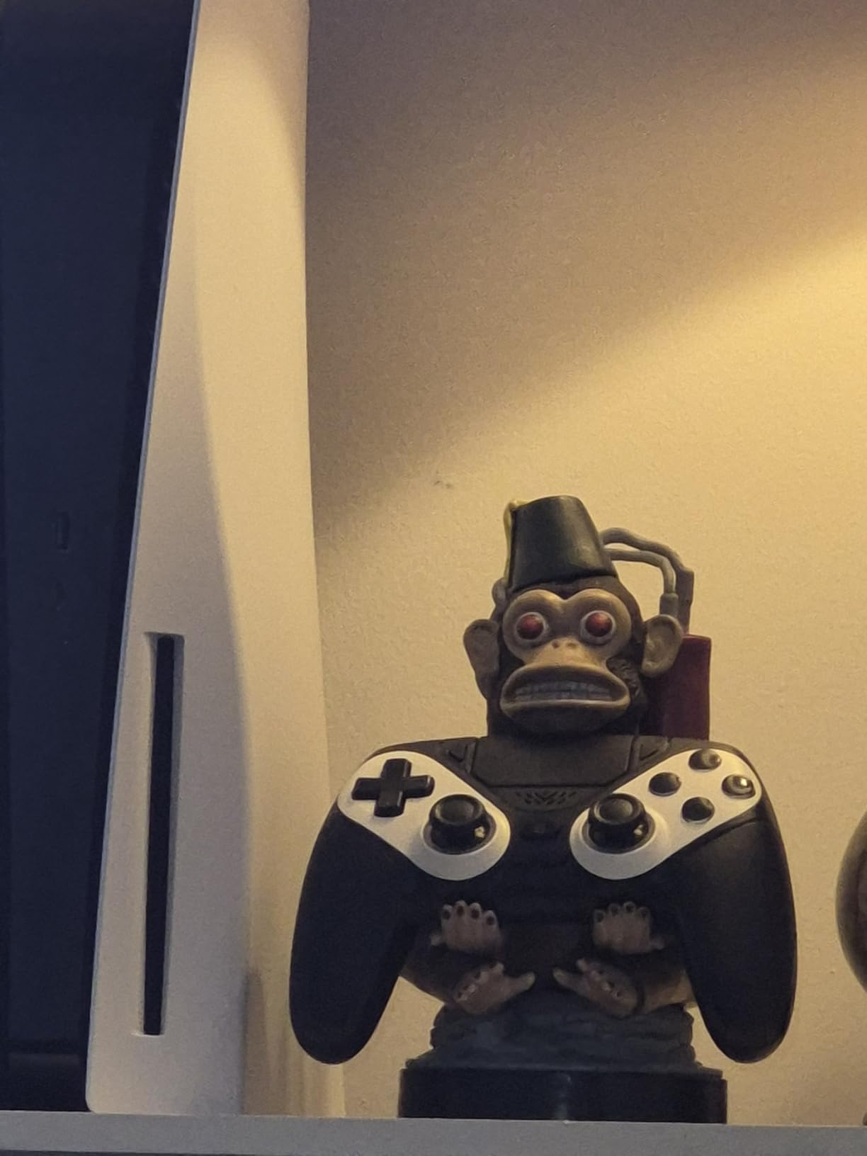 Exquisite Gaming: Call of Duty: Monkeybomb - Original Mobile Phone & Gaming Controller Holder, Device Stand, Cable Guys, Licensed Figure customer photo 1