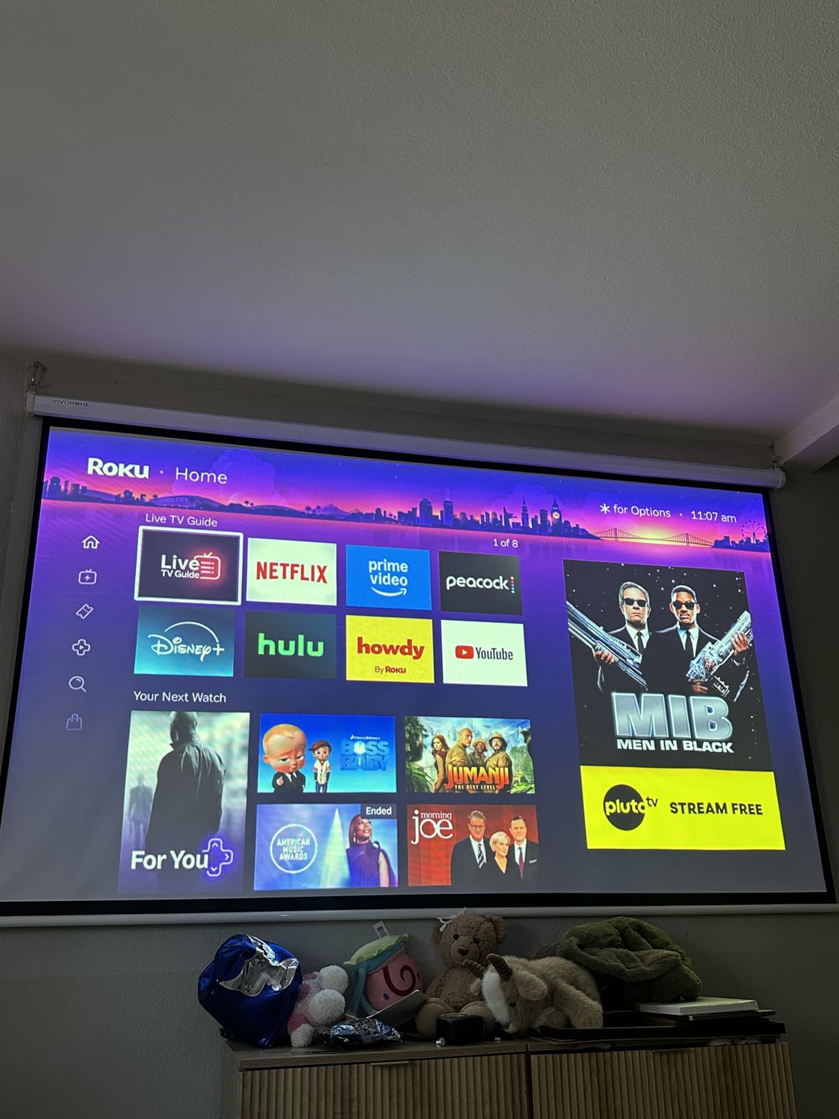 VIVOHOME 100 Inch 16:9 Pull Down Projector Screen, HD 4K Retractable Movie Screen for Indoor Home Theater and Office, Manual Projection Screen with Auto Locking (87W x 49H Inch Display Area), Black customer photo 1