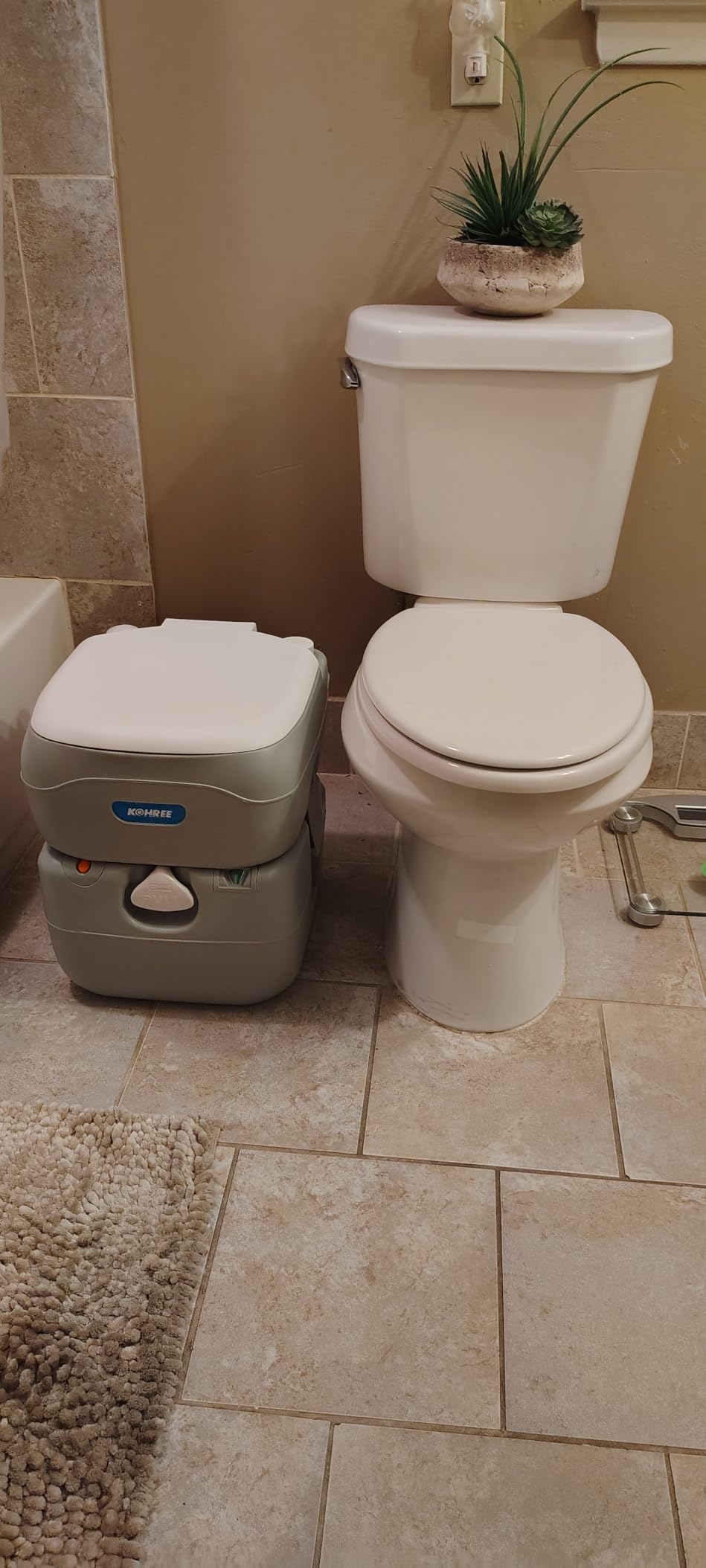 Kohree Portable RV Toilet, Camping Toilet Porta Potty, 5.8 Gallon Detachable Waste Tank, Indoor Outdoor Leak-Proof Toilet with Level Indicator, for Adults Home Use, RV Travel, Boat and Trips customer photo 1