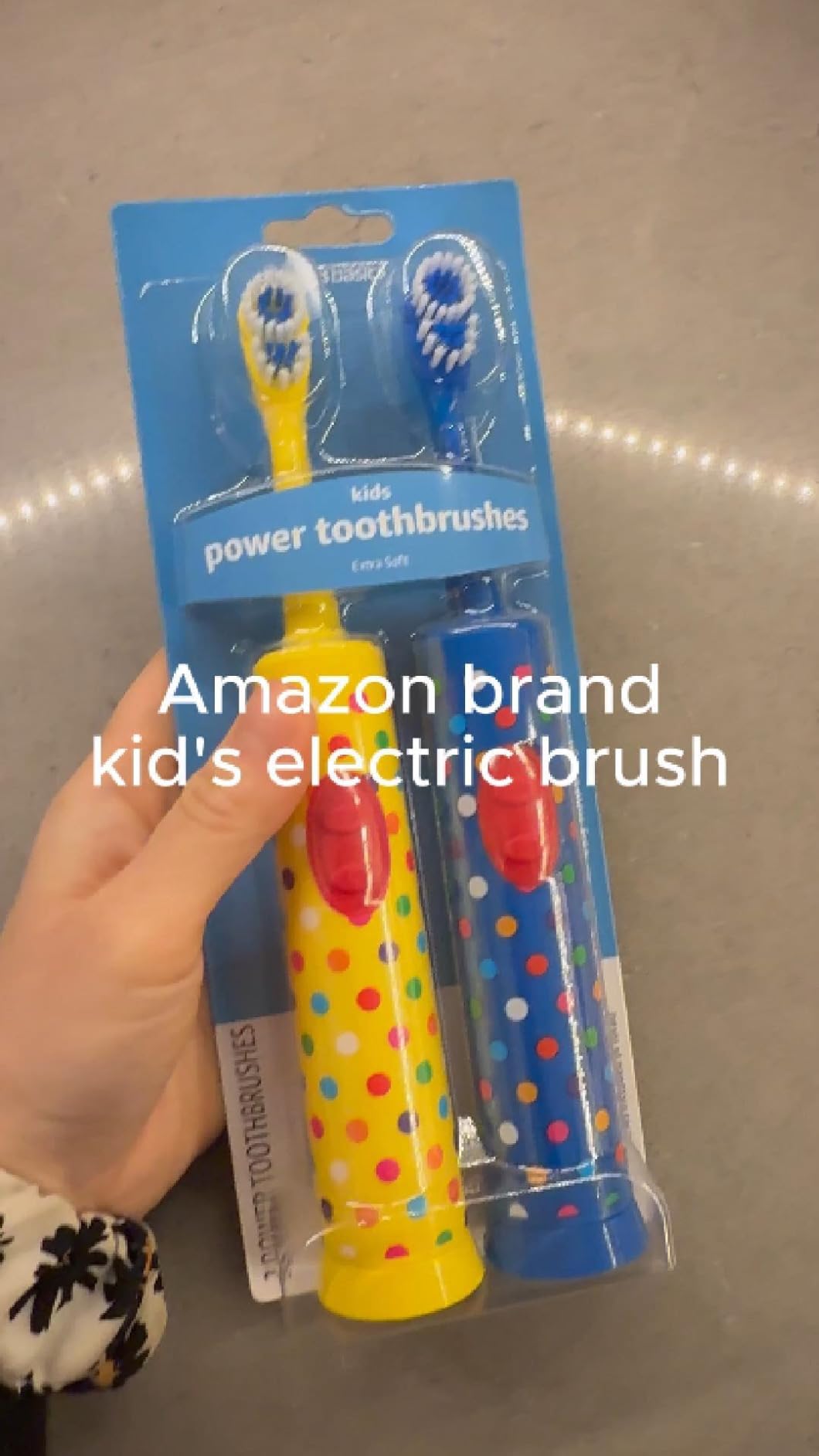 Amazon Basics Kids Electric Toothbrush, Battery Powered, Soft Bristles, Oscillating Brush Head, Ages 4+, 2 Count, 1-Pack (Previously Solimo) customer photo 1
