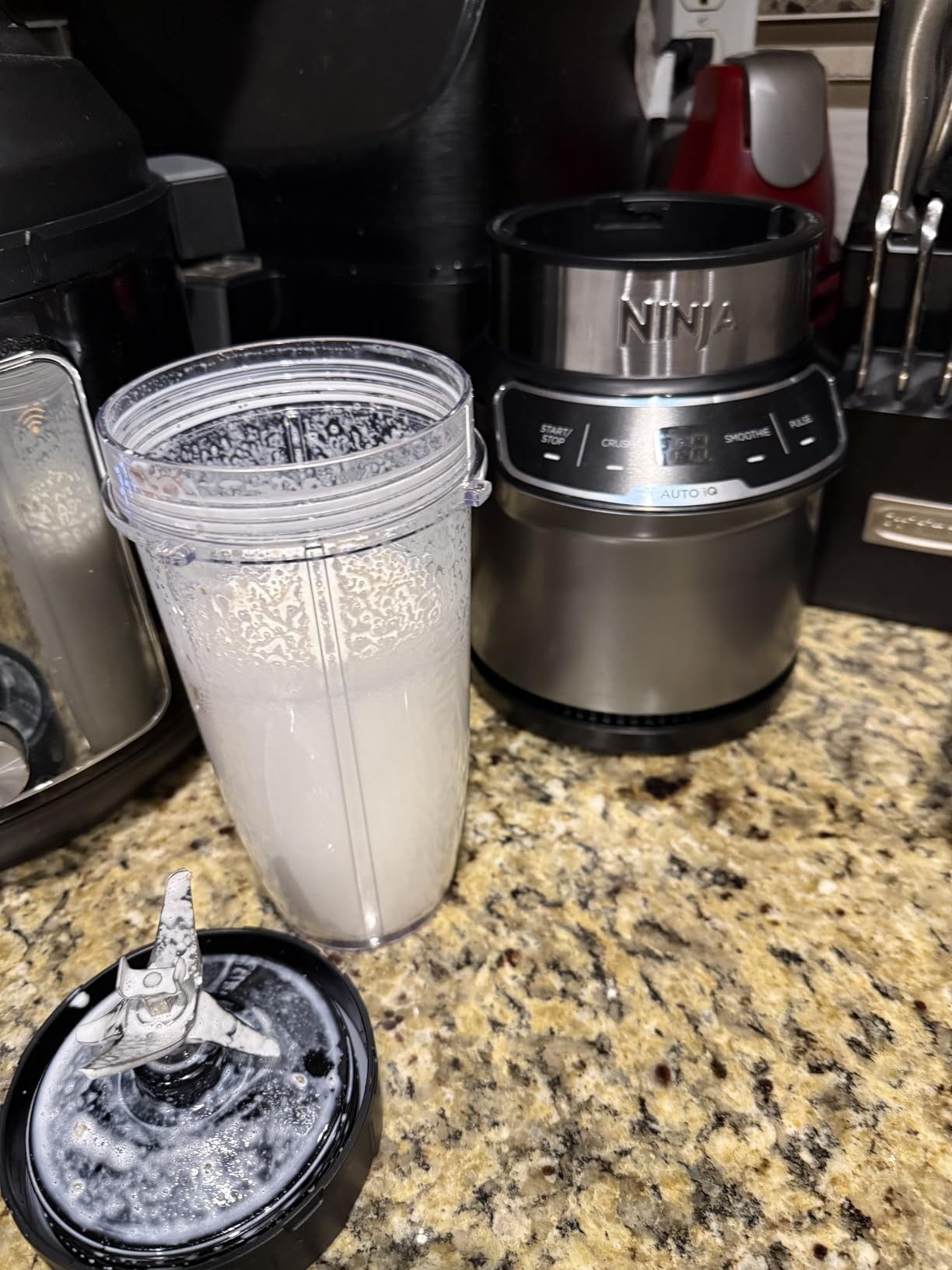 Ninja Nutri-Blender Pro with Auto iQ, 1100PW, (2) 24oz Cups, BN401 customer photo 2
