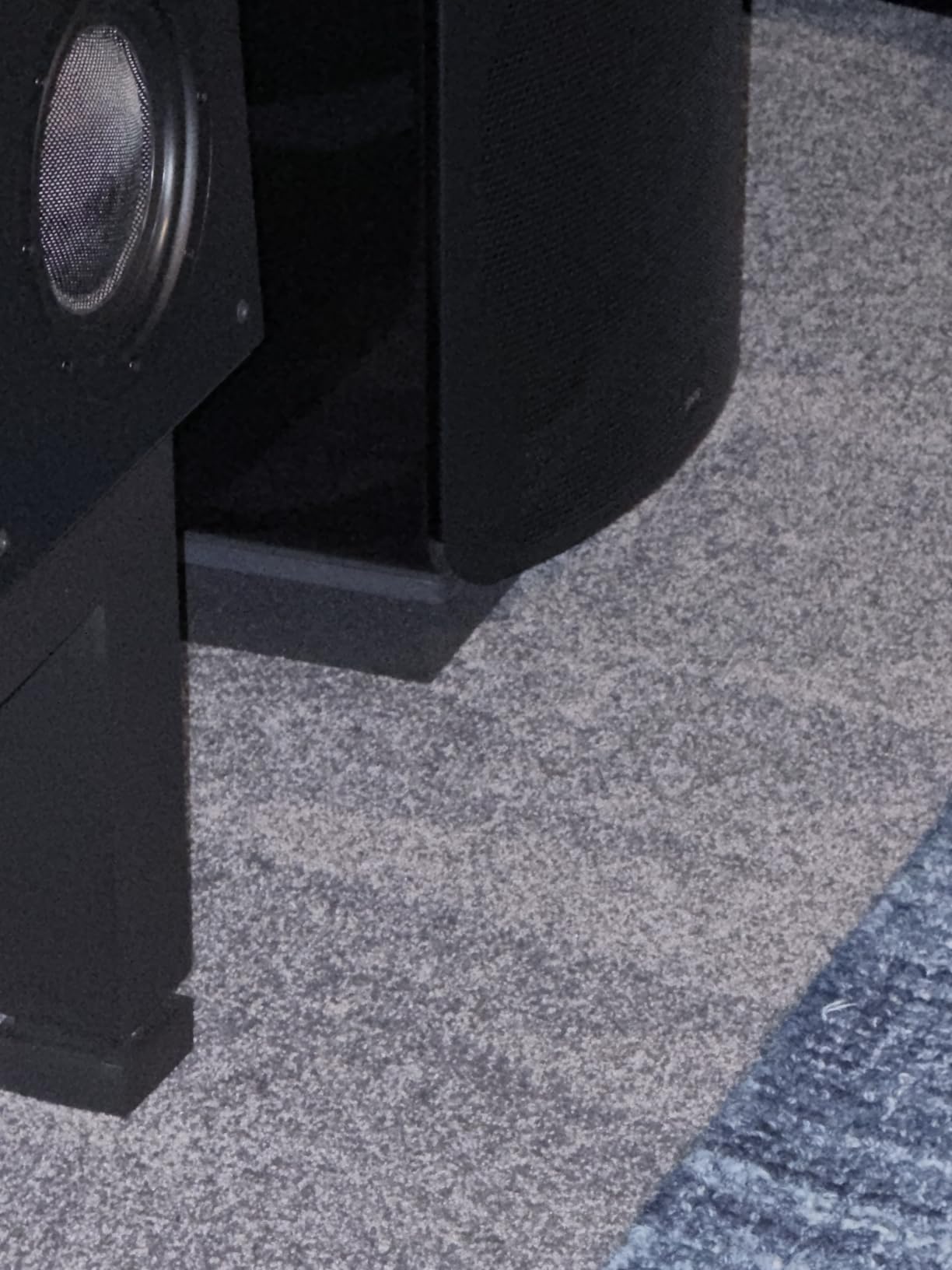 Sound Addicted VibeBoss P10 - Acoustic Isolation Platform Suitable for 8-10 inches Subwoofers (13.7'' x 15.7'' x 2.5'') customer photo 2