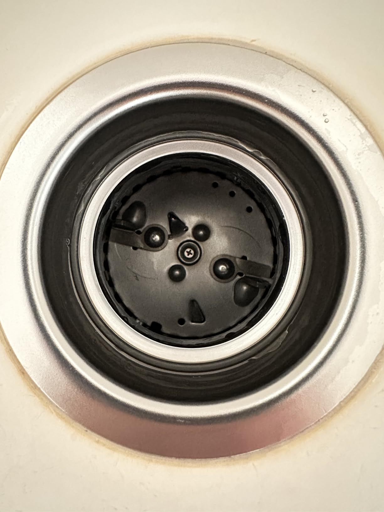 Frigidaire 1.25 HP Corded Garbage Disposal for Kitchen Sinks | FF13DISPC1 customer photo 1