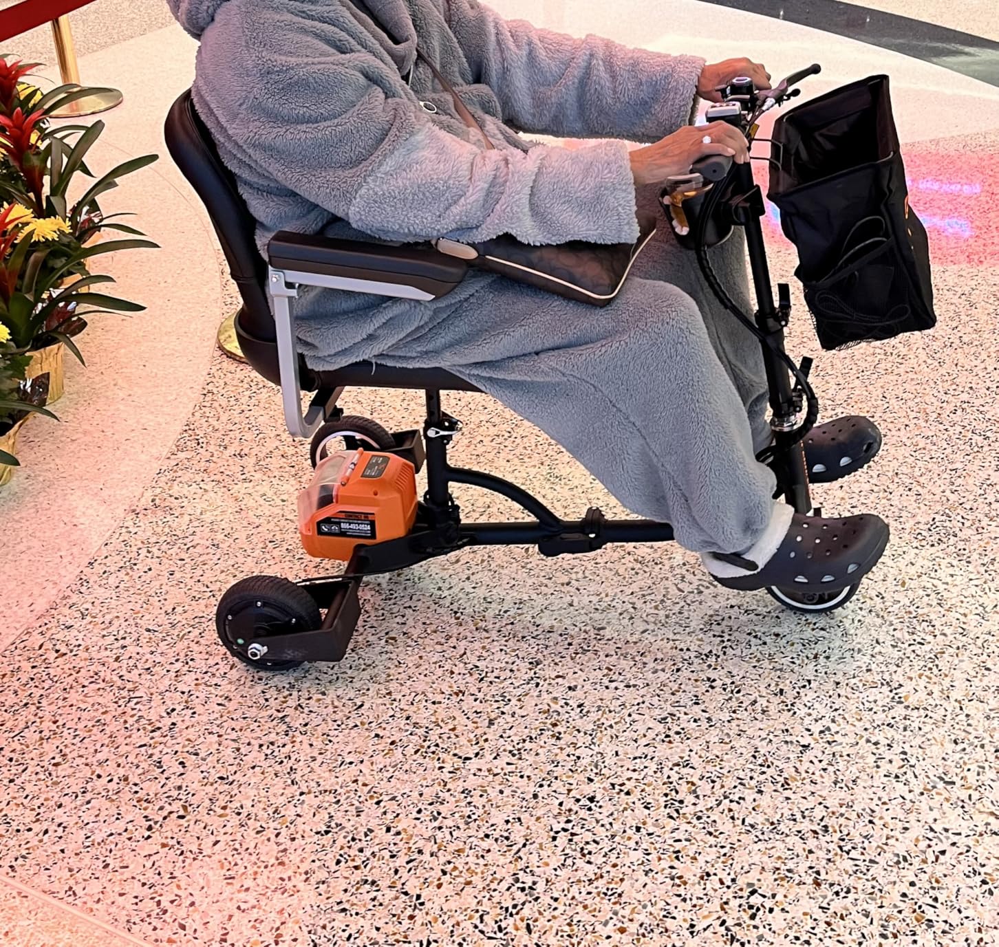 SuperHandy Passport Mobility Scooter for Adults - Foldable, 3 Wheel, Airline Travel Friendly - 13 Mile Range, Includes 2 Removable 44.4V Lithium-ion Batteries & Charger (275 Lbs) customer photo 2