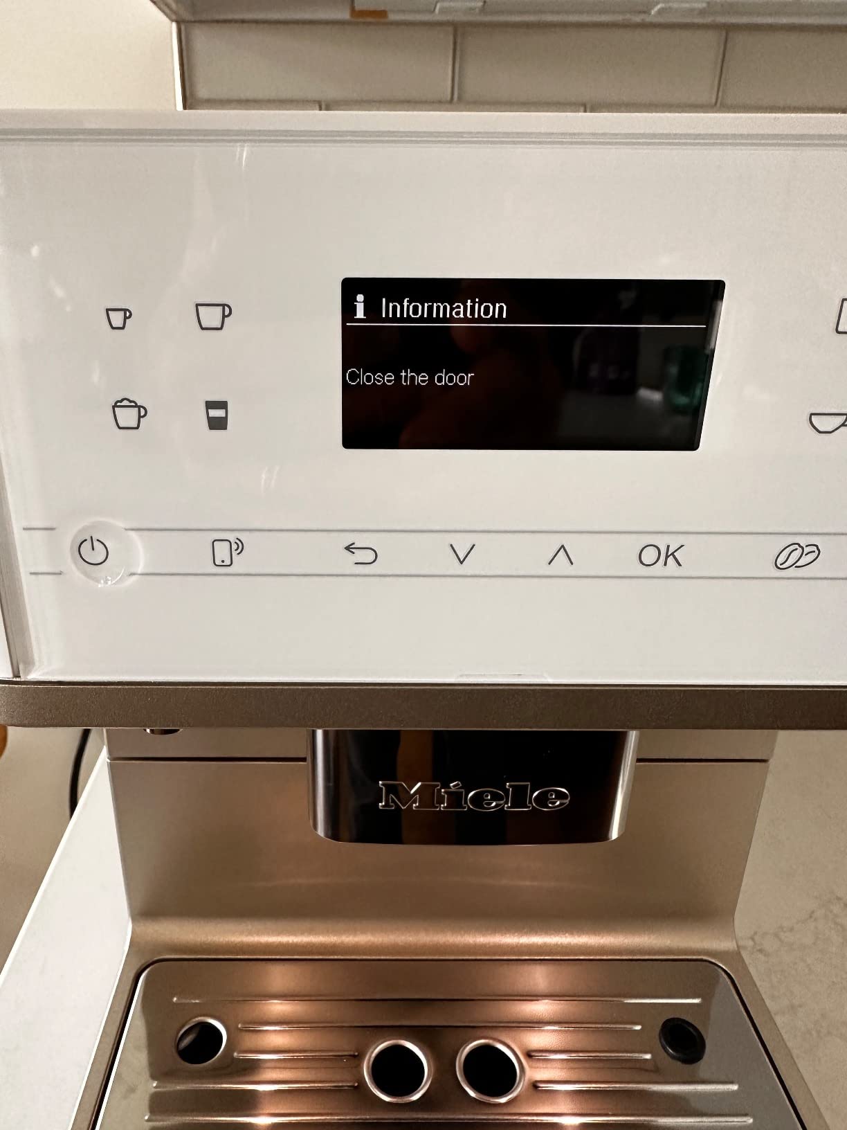 Miele CM 6360 MilkPerfection Automatic Coffee Machine - OneTouch for Two, AromaticSystem, 8 individual profiles, DoubleShot, WiFi-compatible, LED lighting, Lotus White CleanSteel Metallic customer photo 1