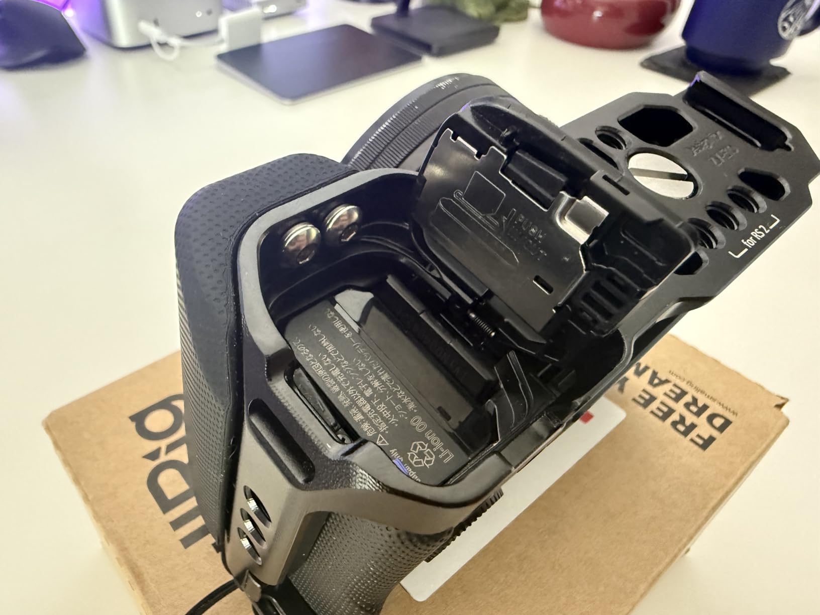 SMALLRIG ZV-E10 Cage with Silicone Handle and Built-in Threaded Holes, Cold Shoe and Quick Release Plate for Sony ZV-E10 customer photo 1