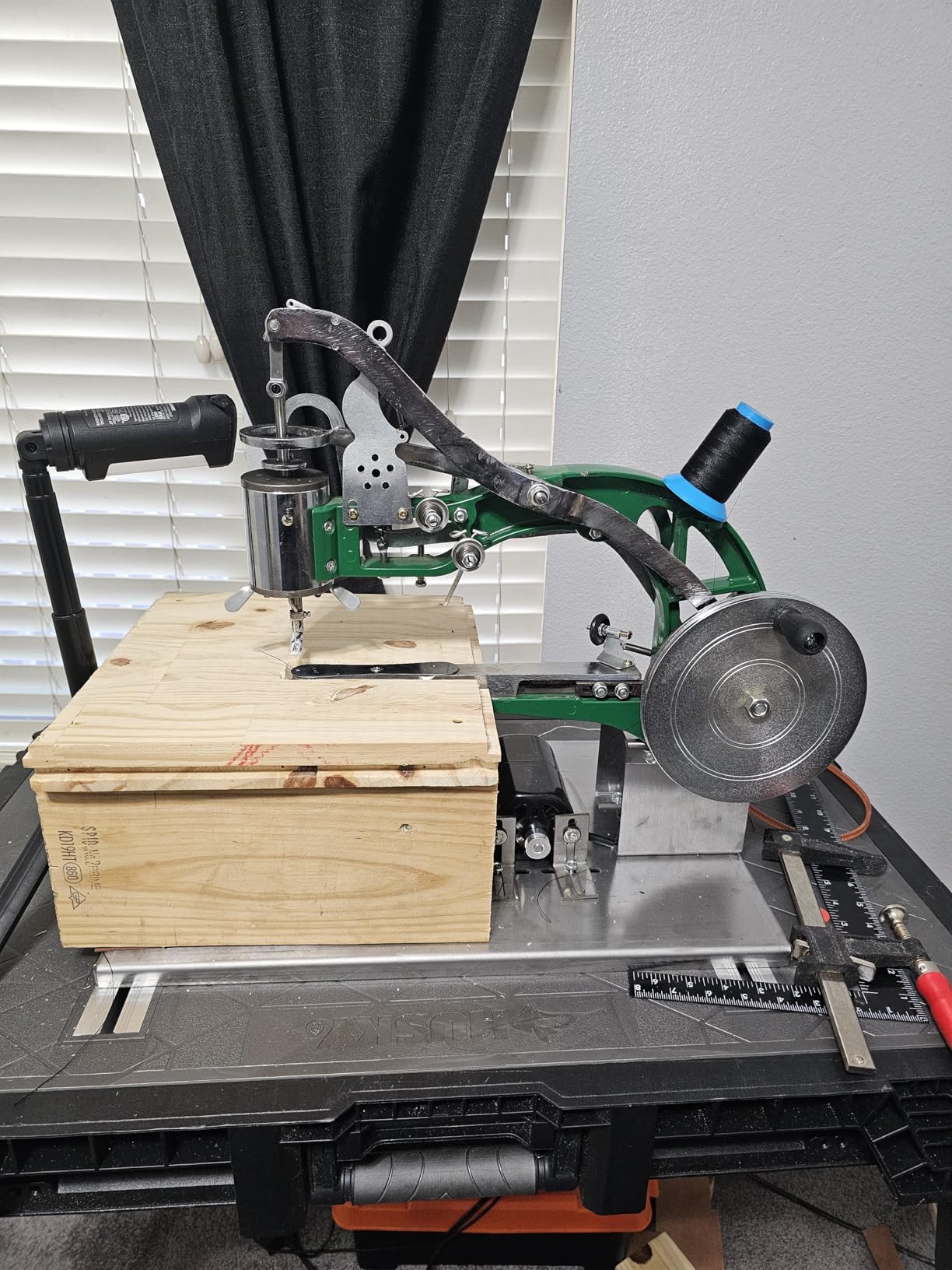 2021 Cobbler Sewing Machine 110V 250W Motor with Stainless Steel Base Eletrical and Manual Sets Leather Sewing Machine for Leather/Shoes/Bags/Clothes/Quilts/Coats/Trousers (Green) customer photo 1