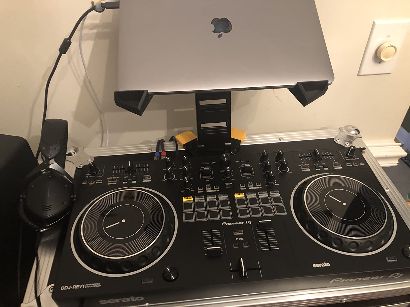 Pioneer DJ DDJ-REV1 2-deck Serato DJ Controller customer photo 2